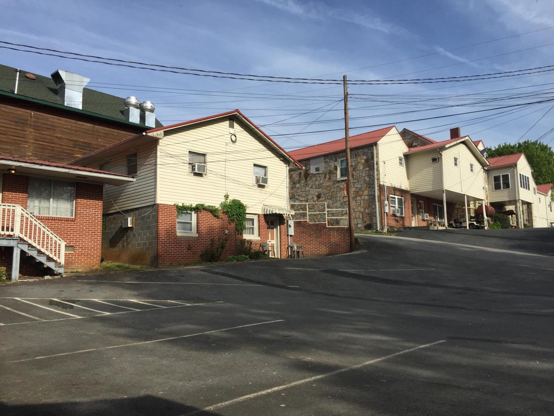 Phillips Historic Motel & Cottages photo 75