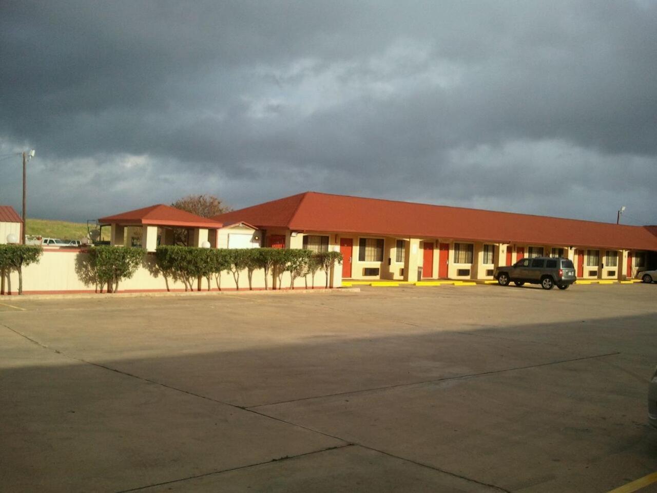 Royal Inn Pearsall photo 4