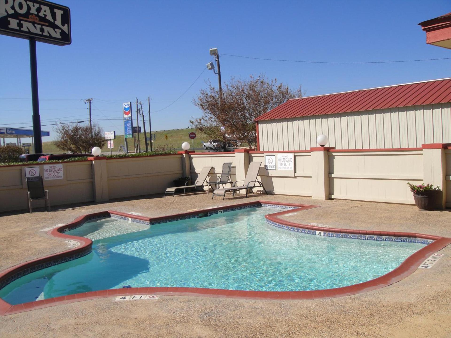Royal Inn Pearsall photo 3