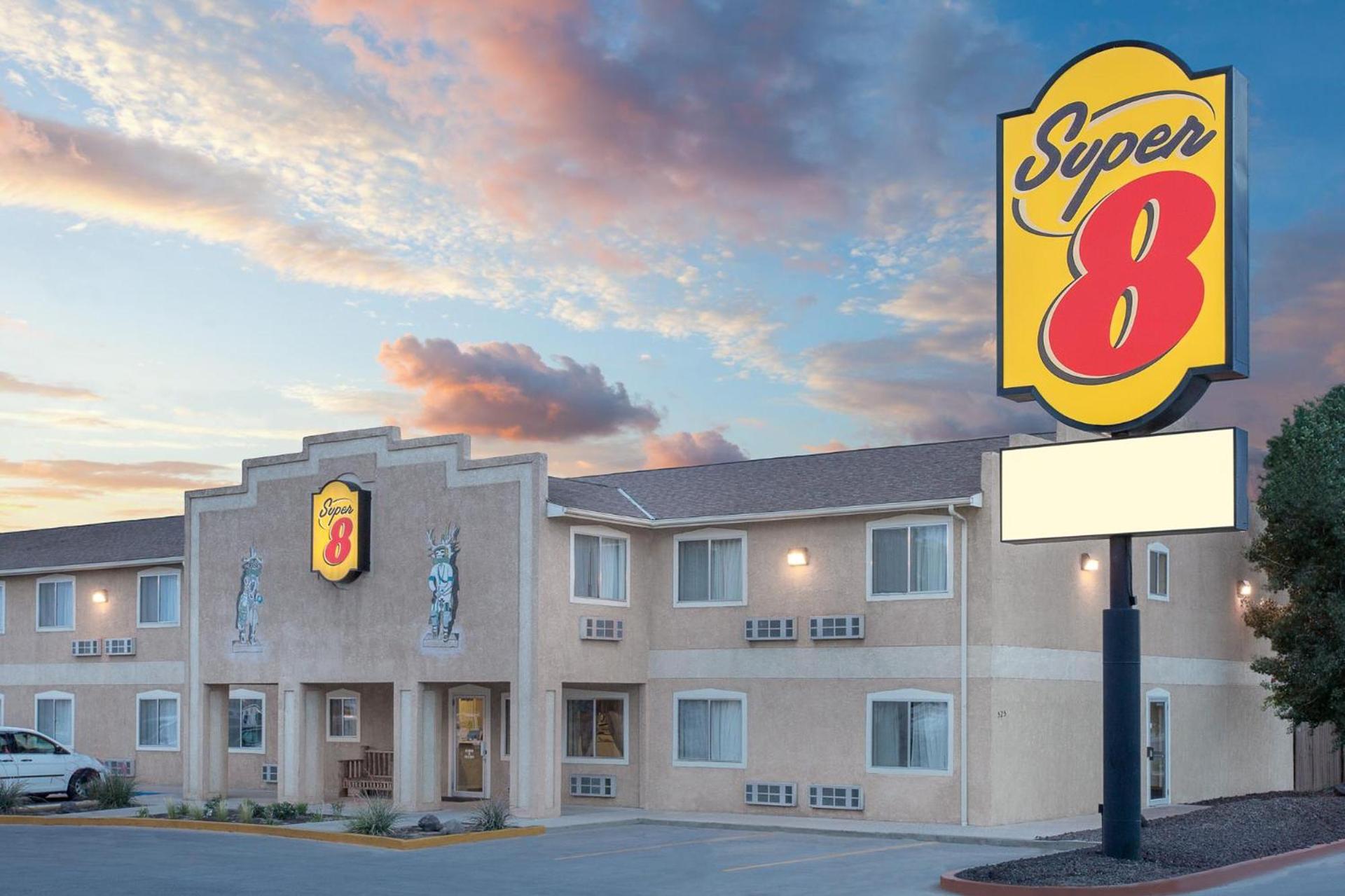 Super 8 by Wyndham Bloomfield photo 31