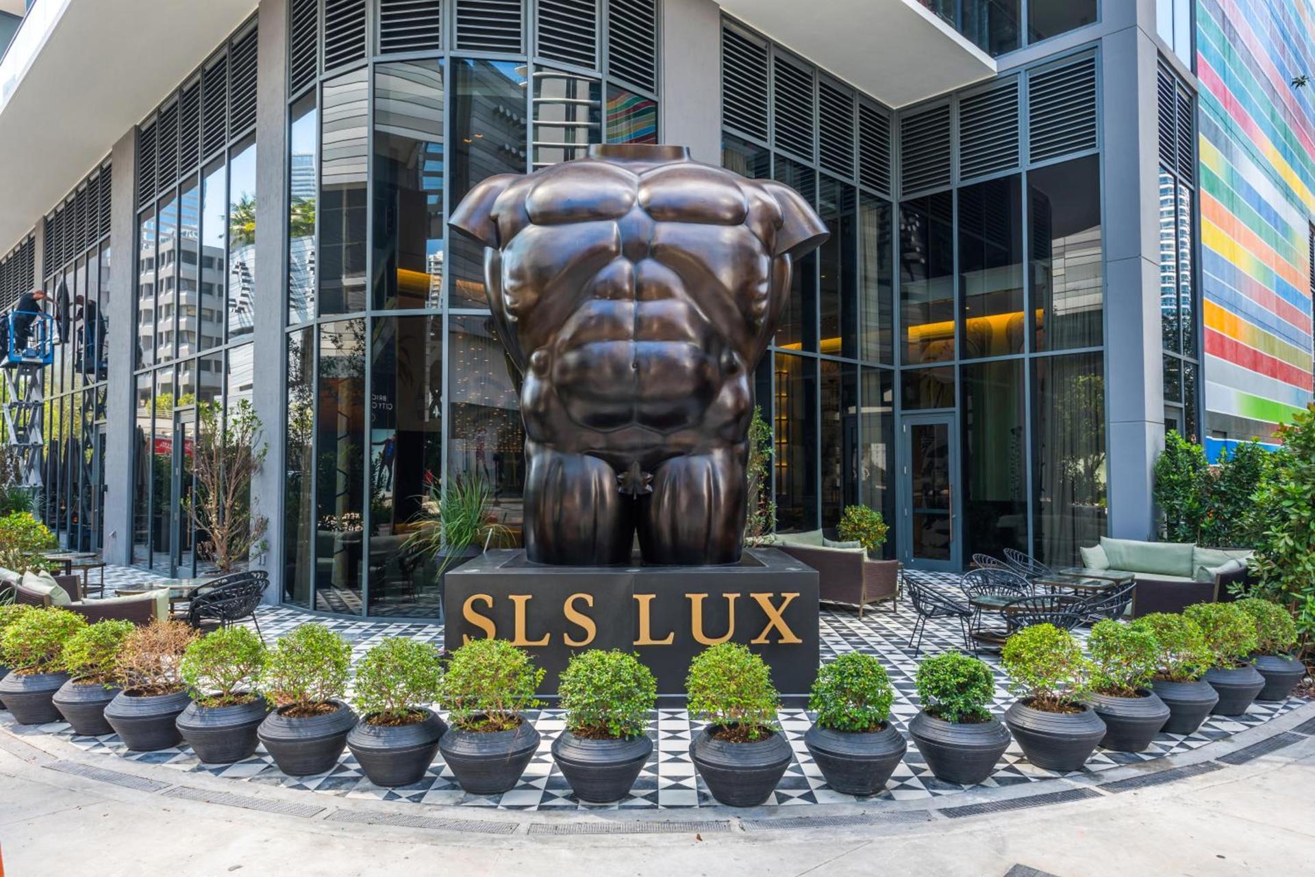 SLS LUX Brickell photo 14