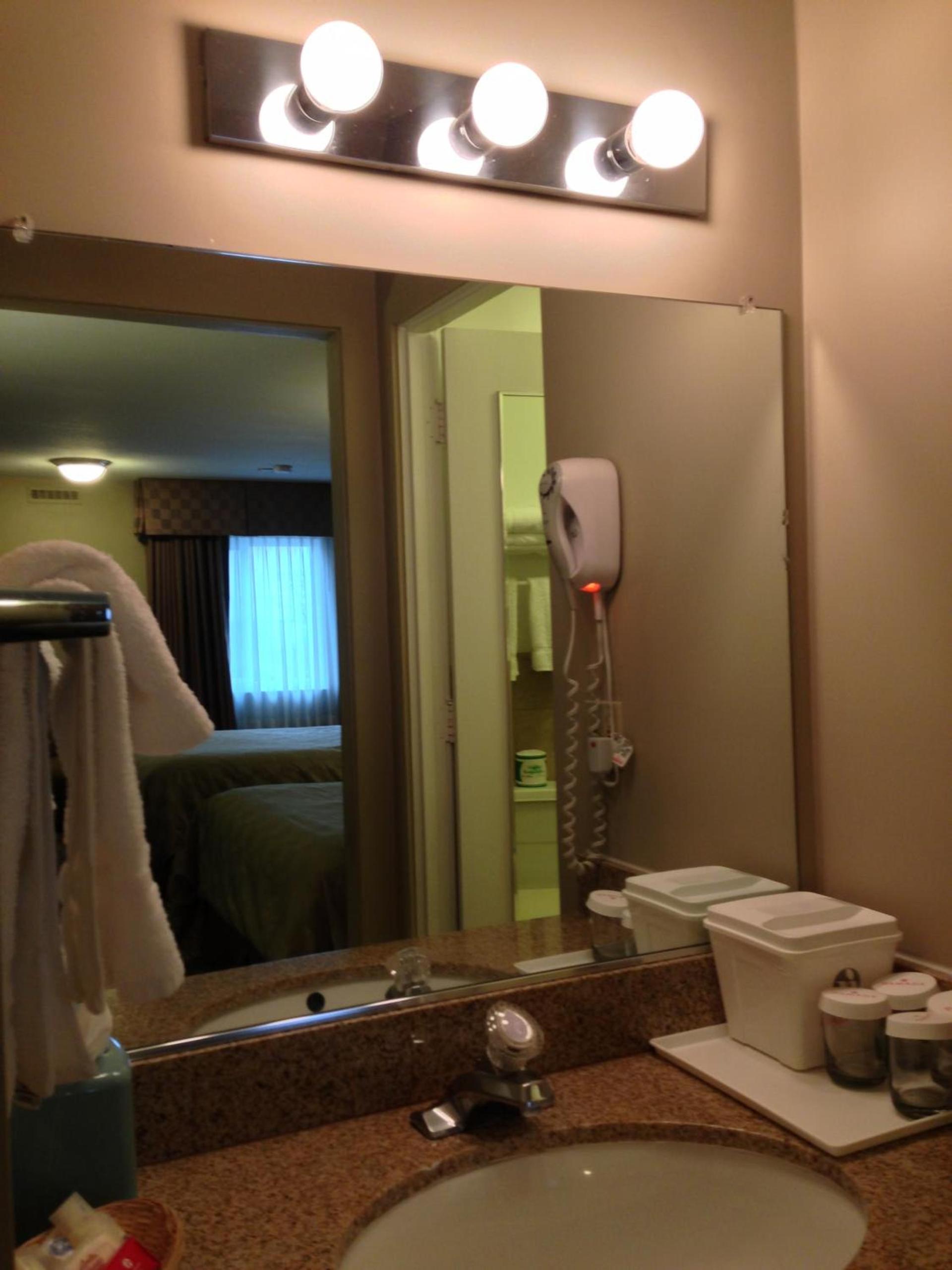 Ramada by Wyndham Fresno North photo 22