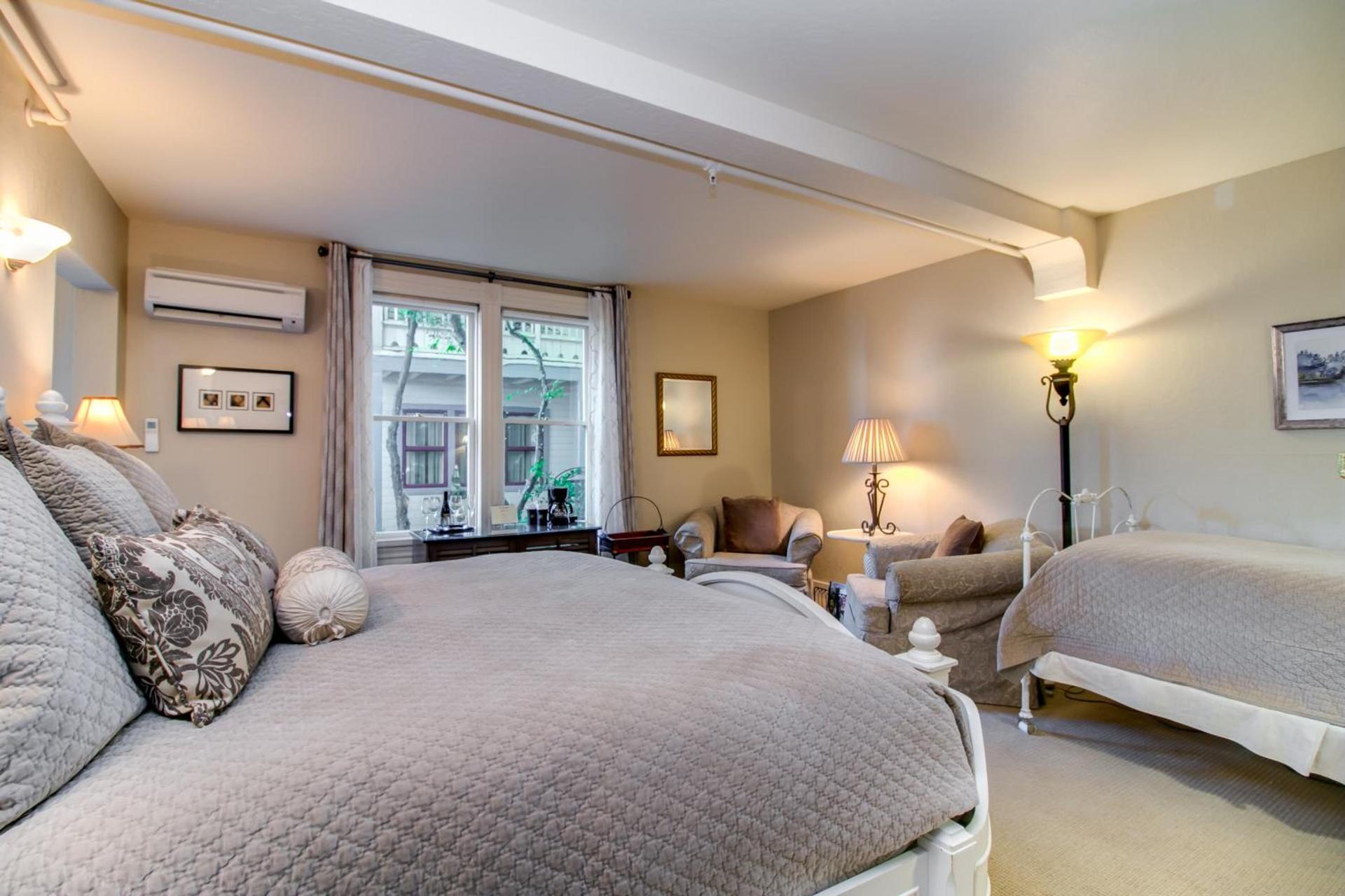 Winchester Inn photo 65