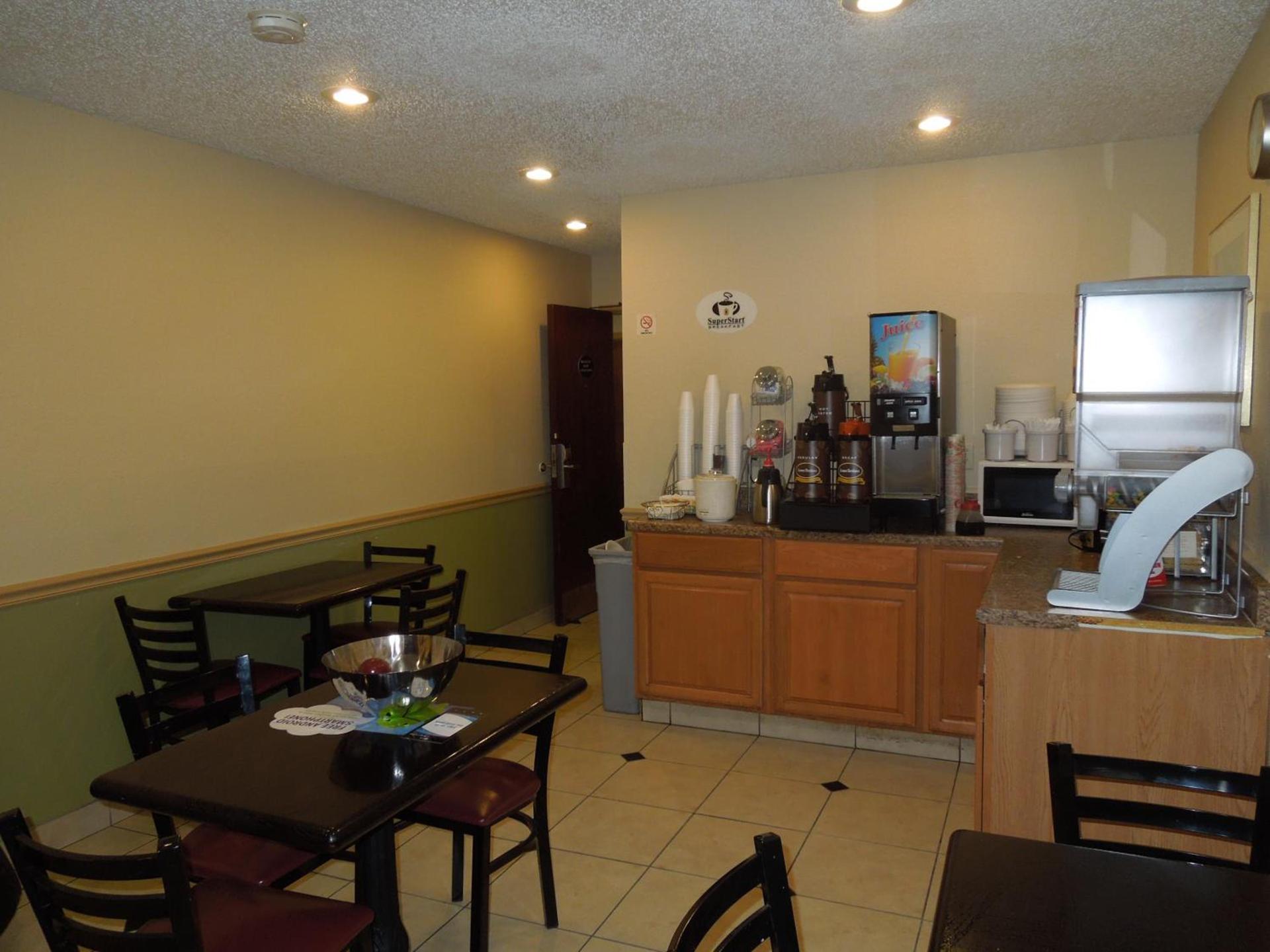 Super 8 by Wyndham Harrisonburg photo 15