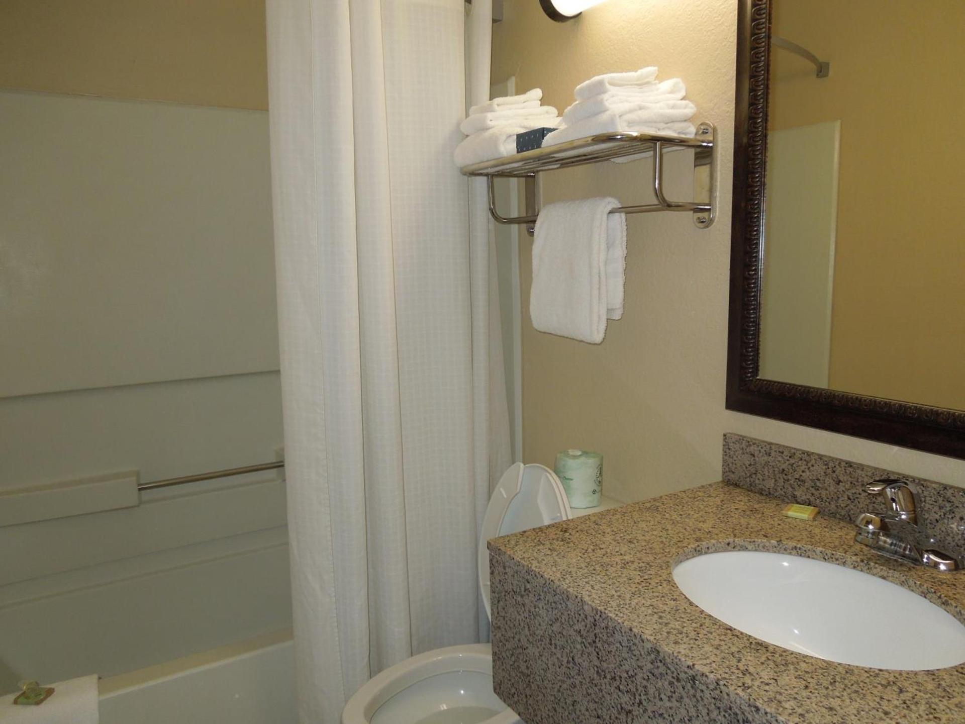 Super 8 by Wyndham Harrisonburg photo 25