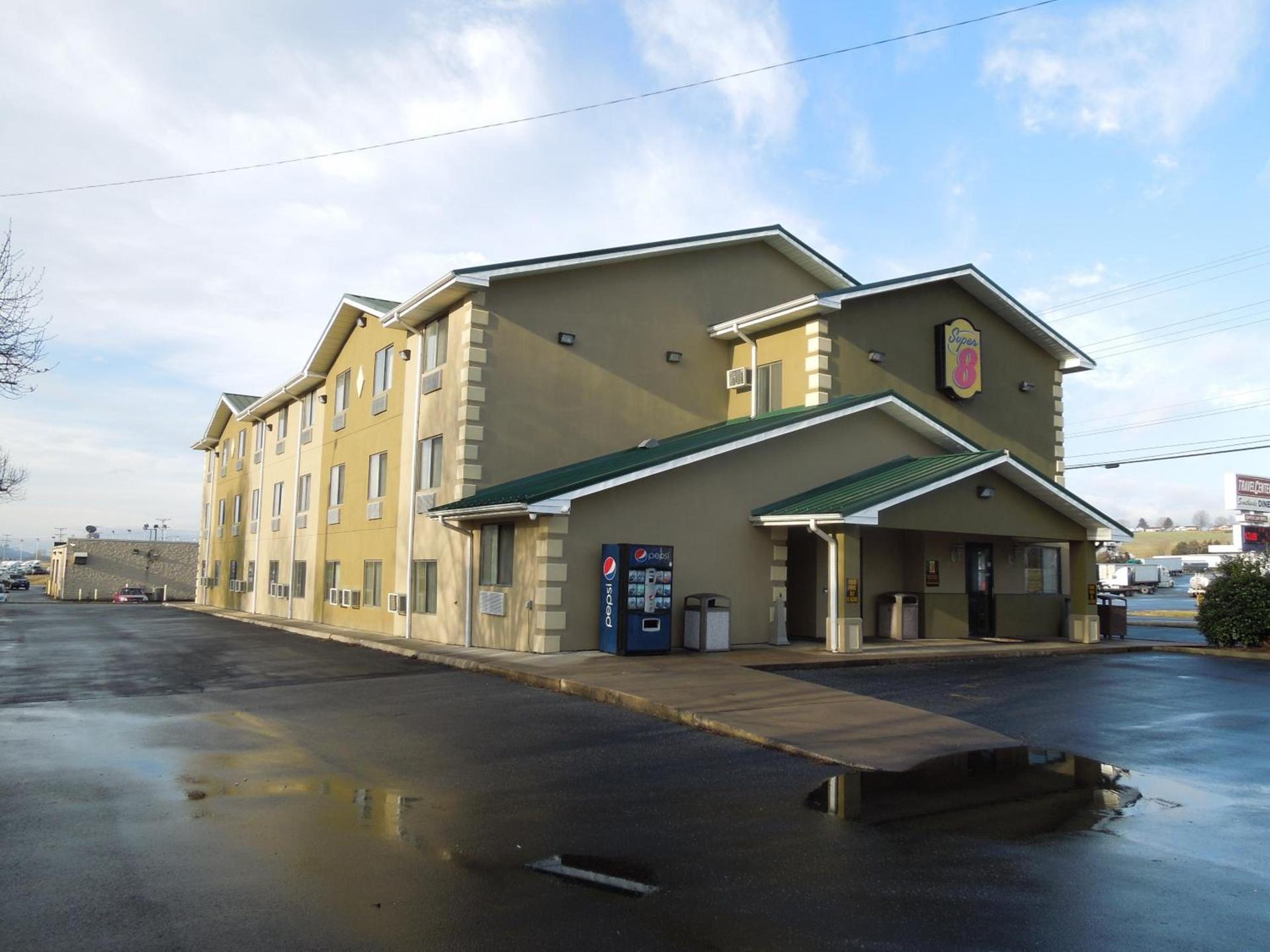 Super 8 by Wyndham Harrisonburg photo 18