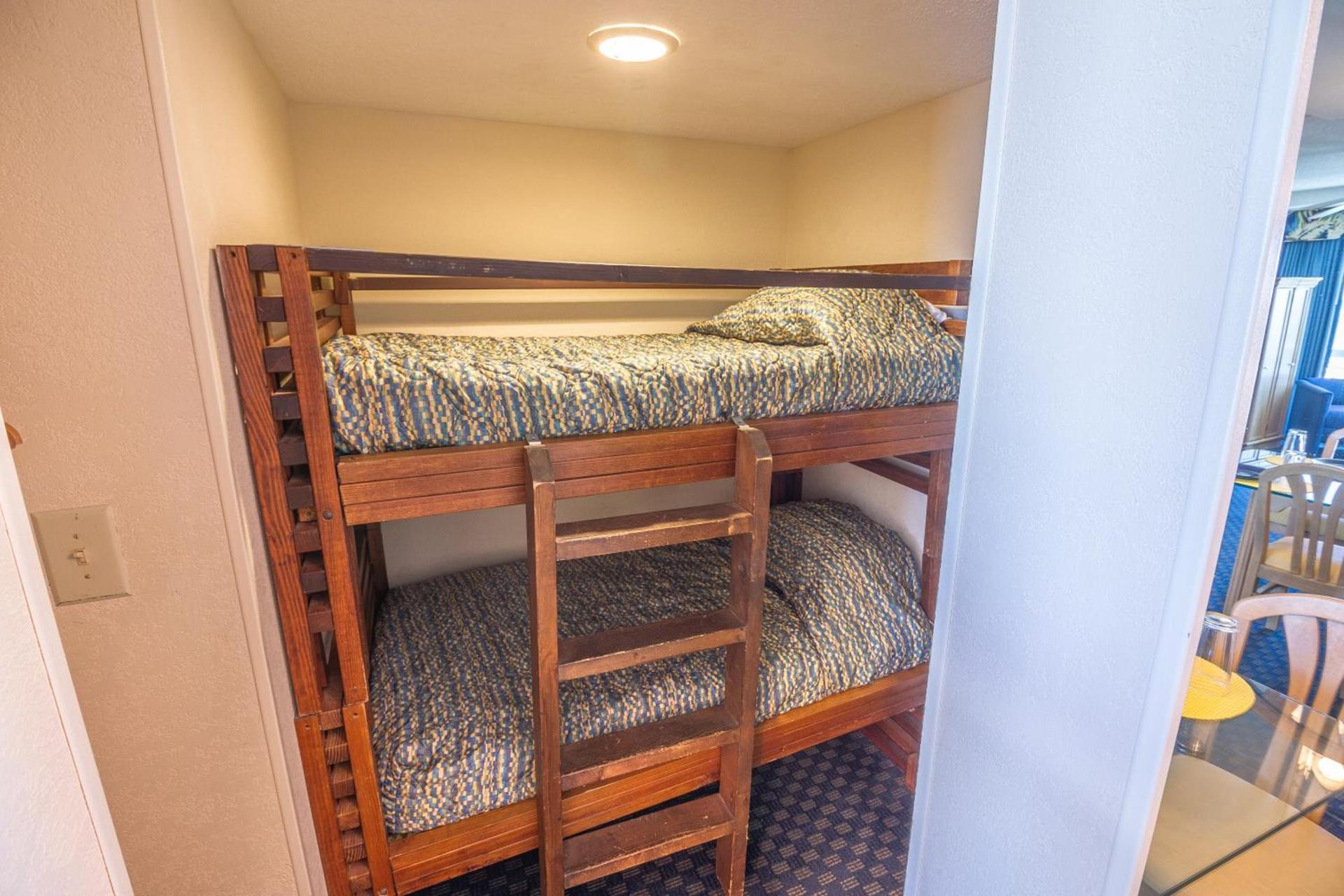 Yachtsman Oceanfront Resort photo 10