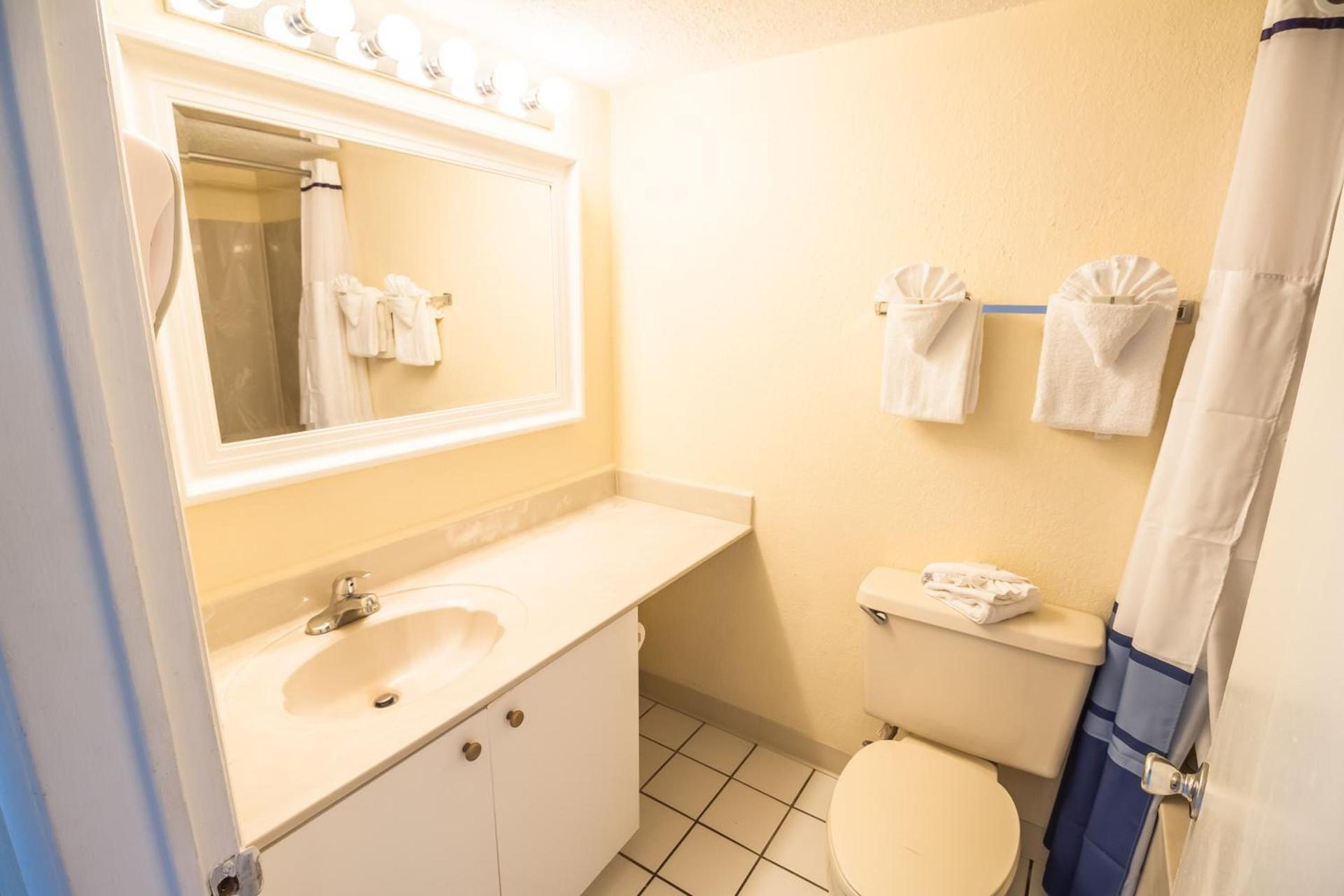 Yachtsman Oceanfront Resort photo 16