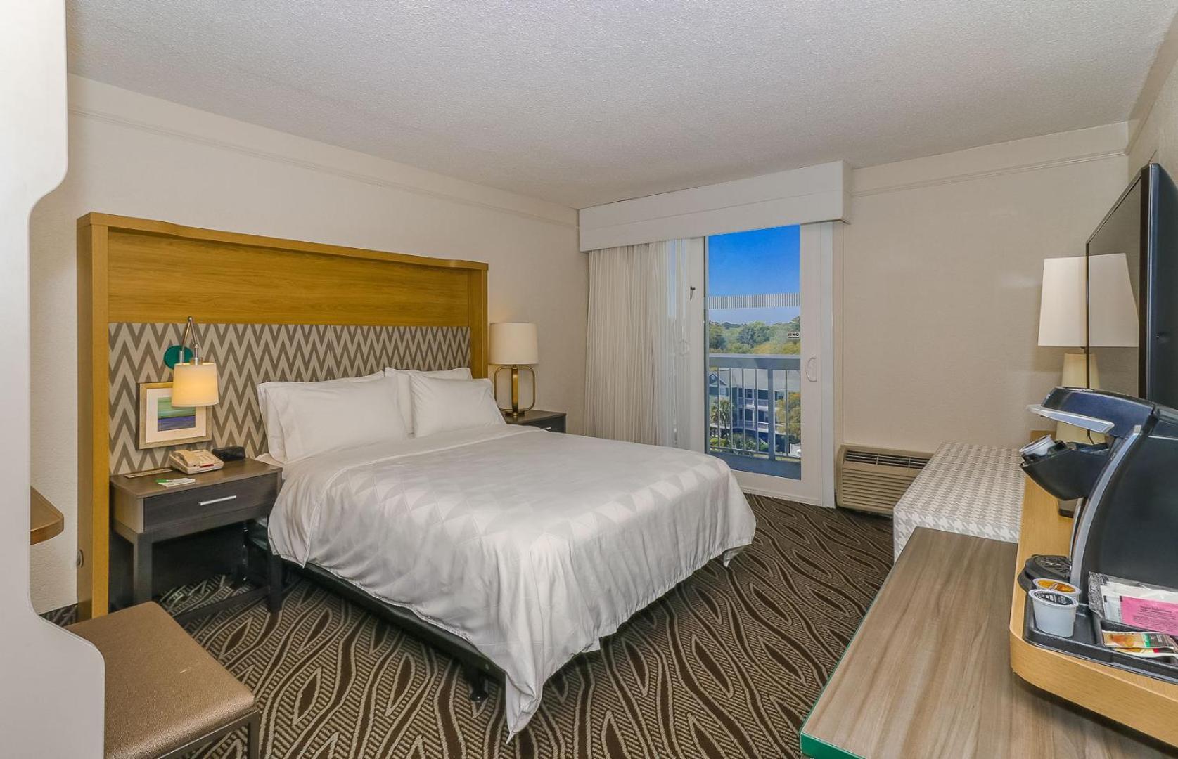 Holiday Inn Resort Oceanfront at Surfside Beach by IHG photo 8