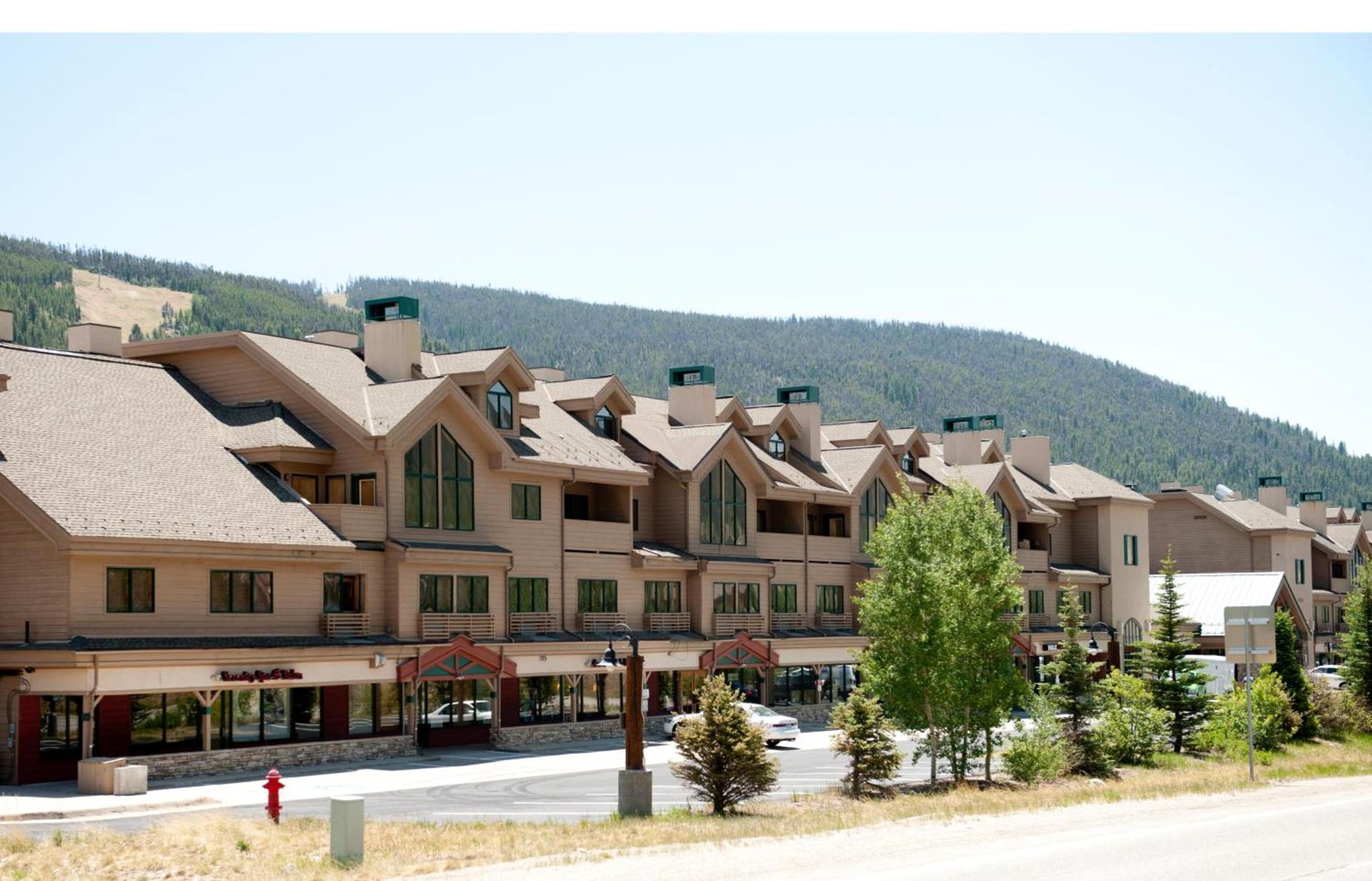 Gateway Mountain Lodge, A Vail Resorts Property photo 3