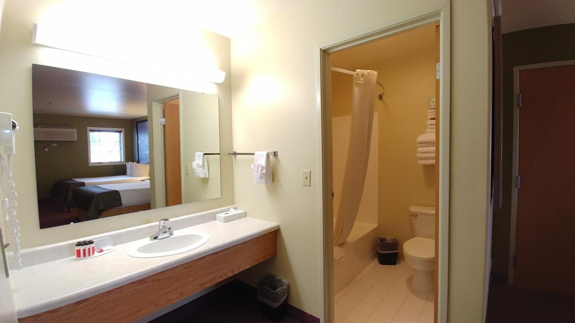 Super 8 by Wyndham McCall photo 21