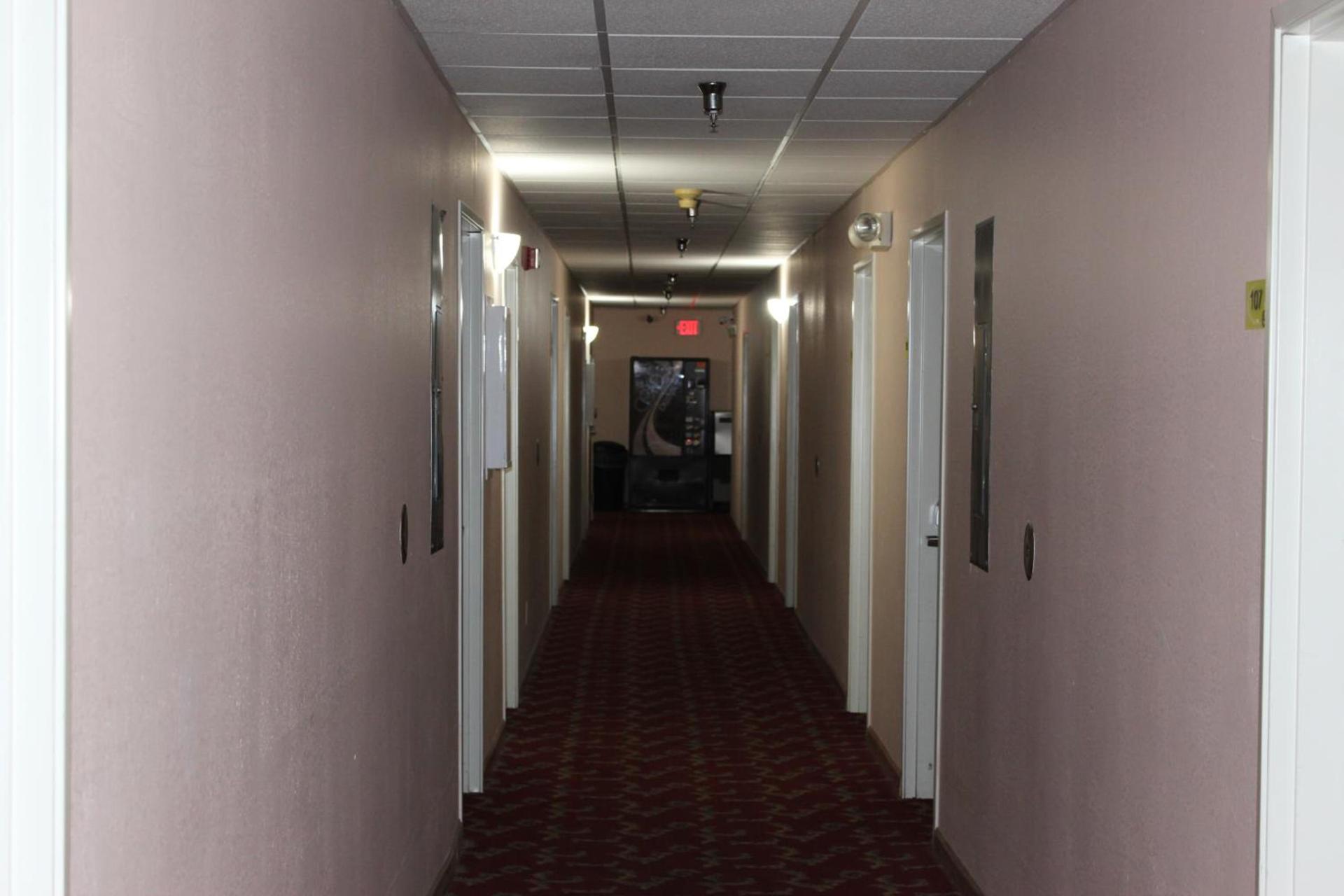 Super 8 by Wyndham Chenoa photo 19