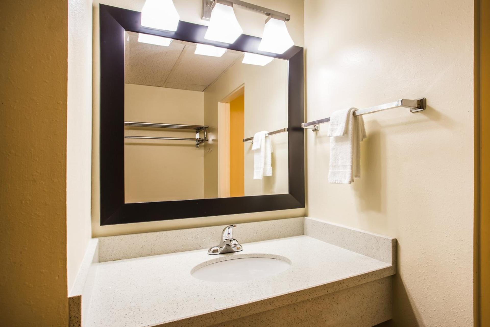 Days Inn by Wyndham Yakima photo 26