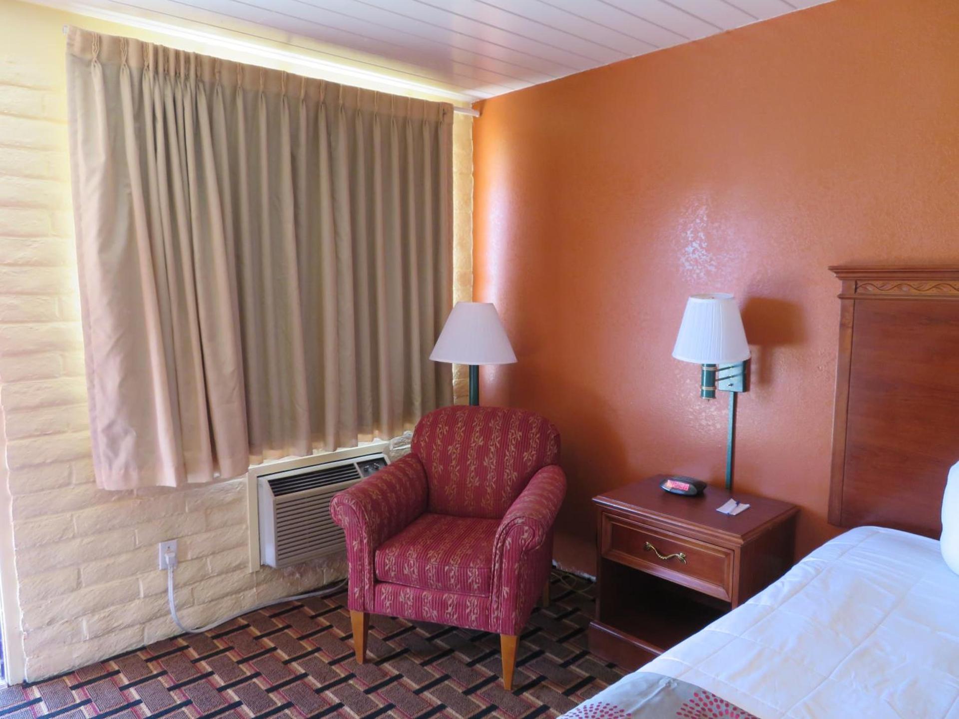 Royal Crest Motel photo 7