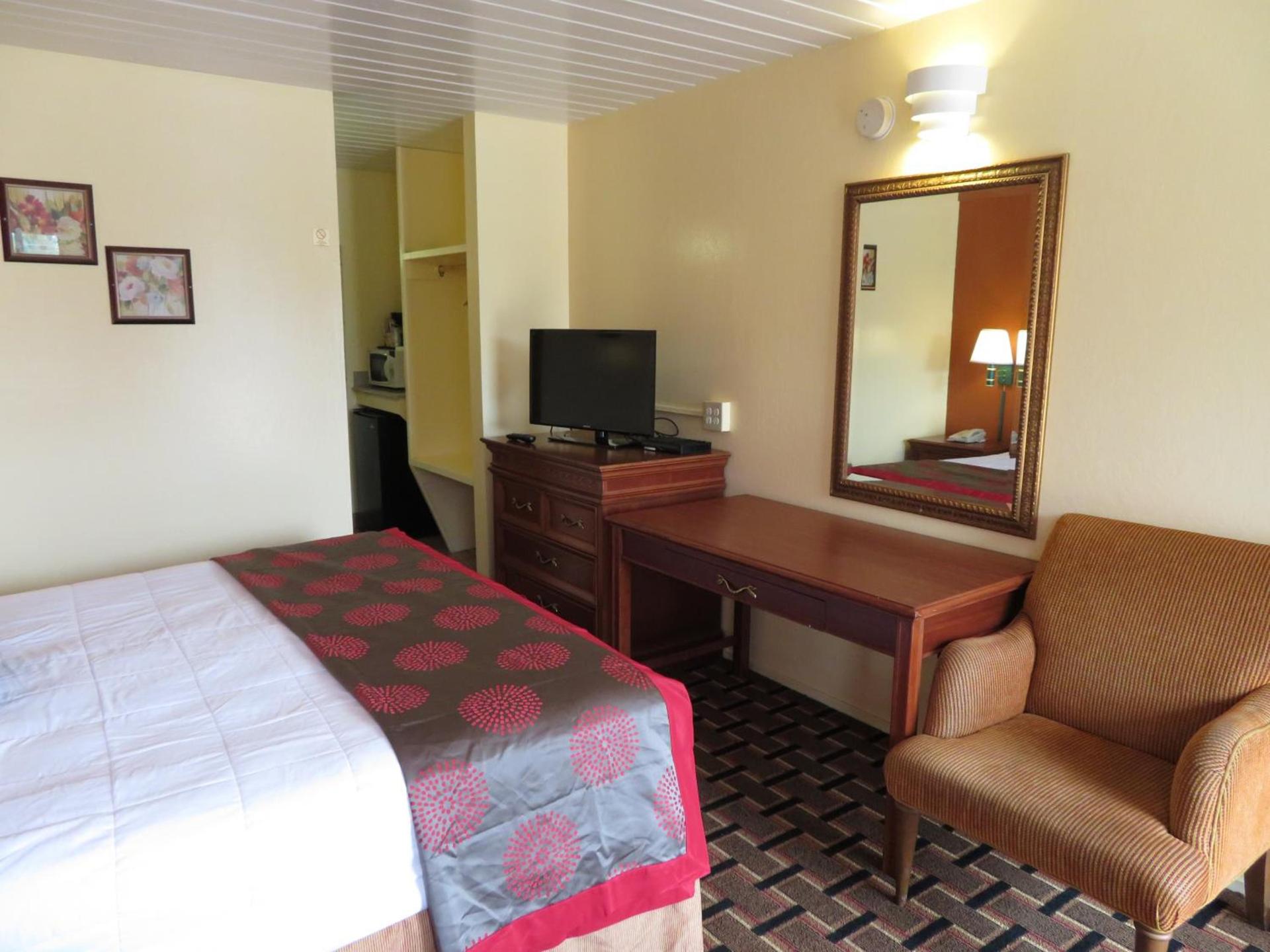 Royal Crest Motel photo 5