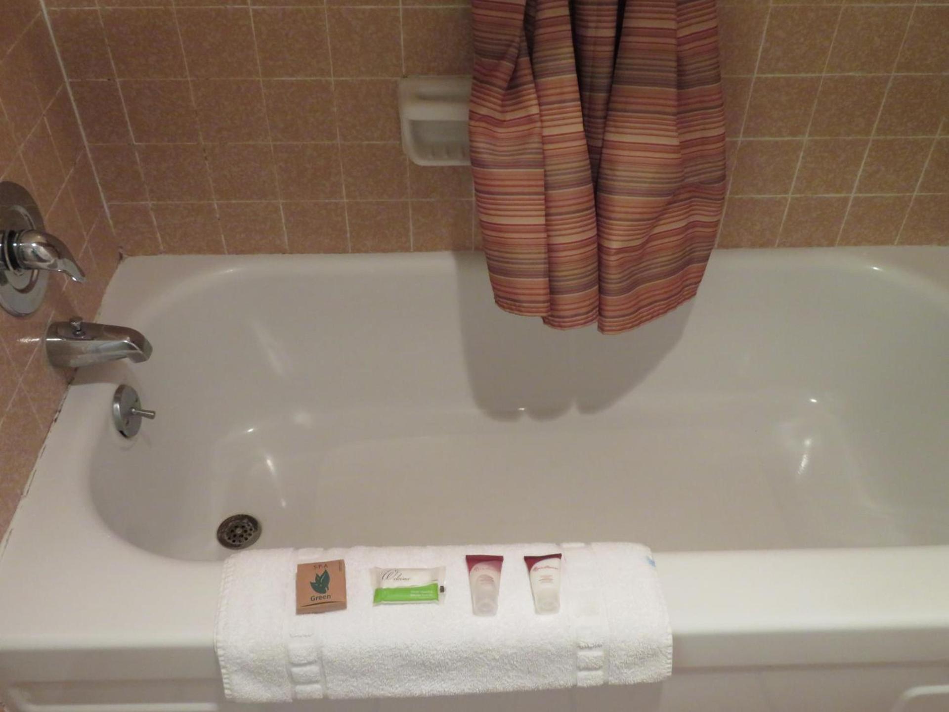 Royal Crest Motel photo 19