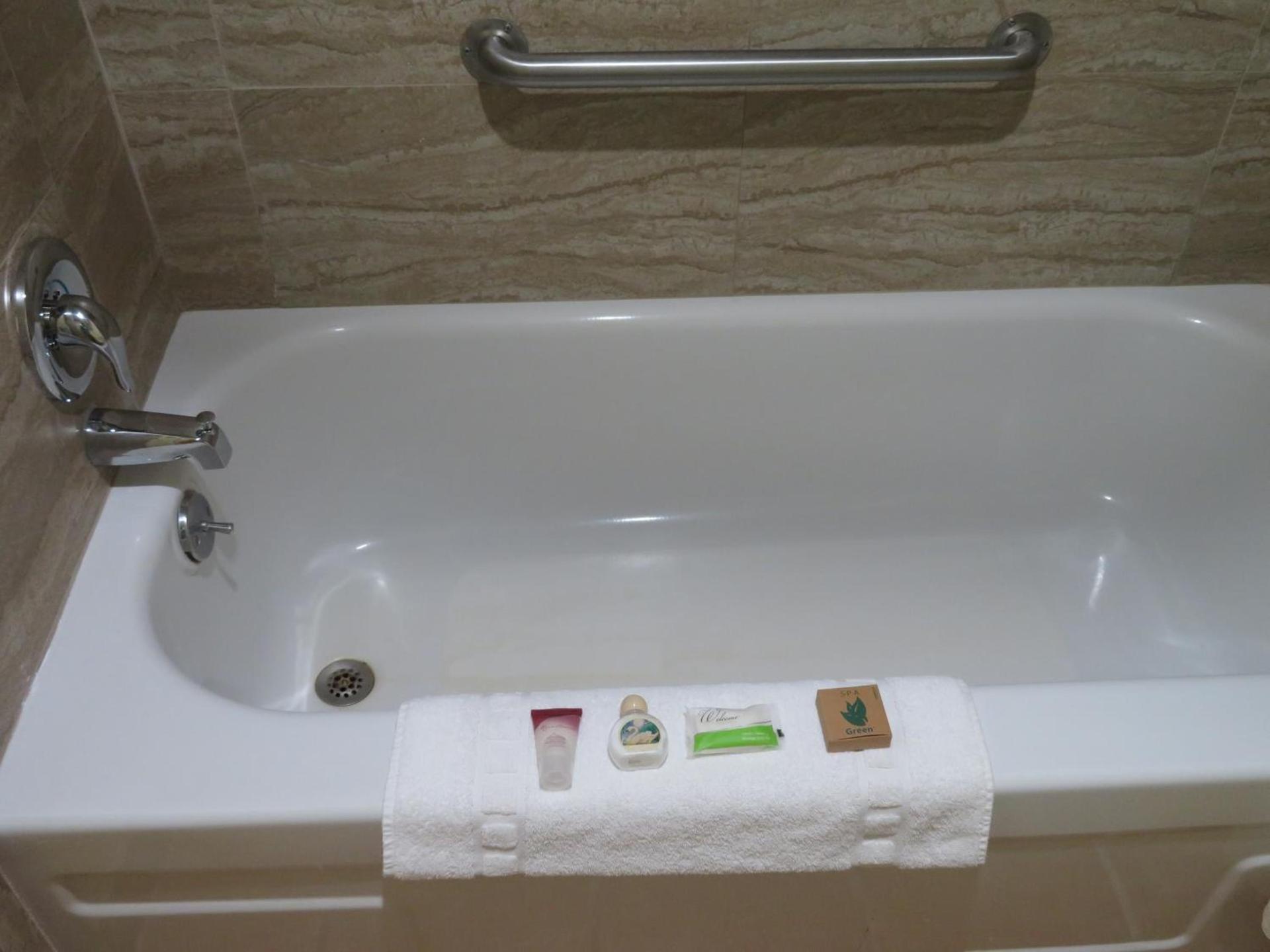 Royal Crest Motel photo 18