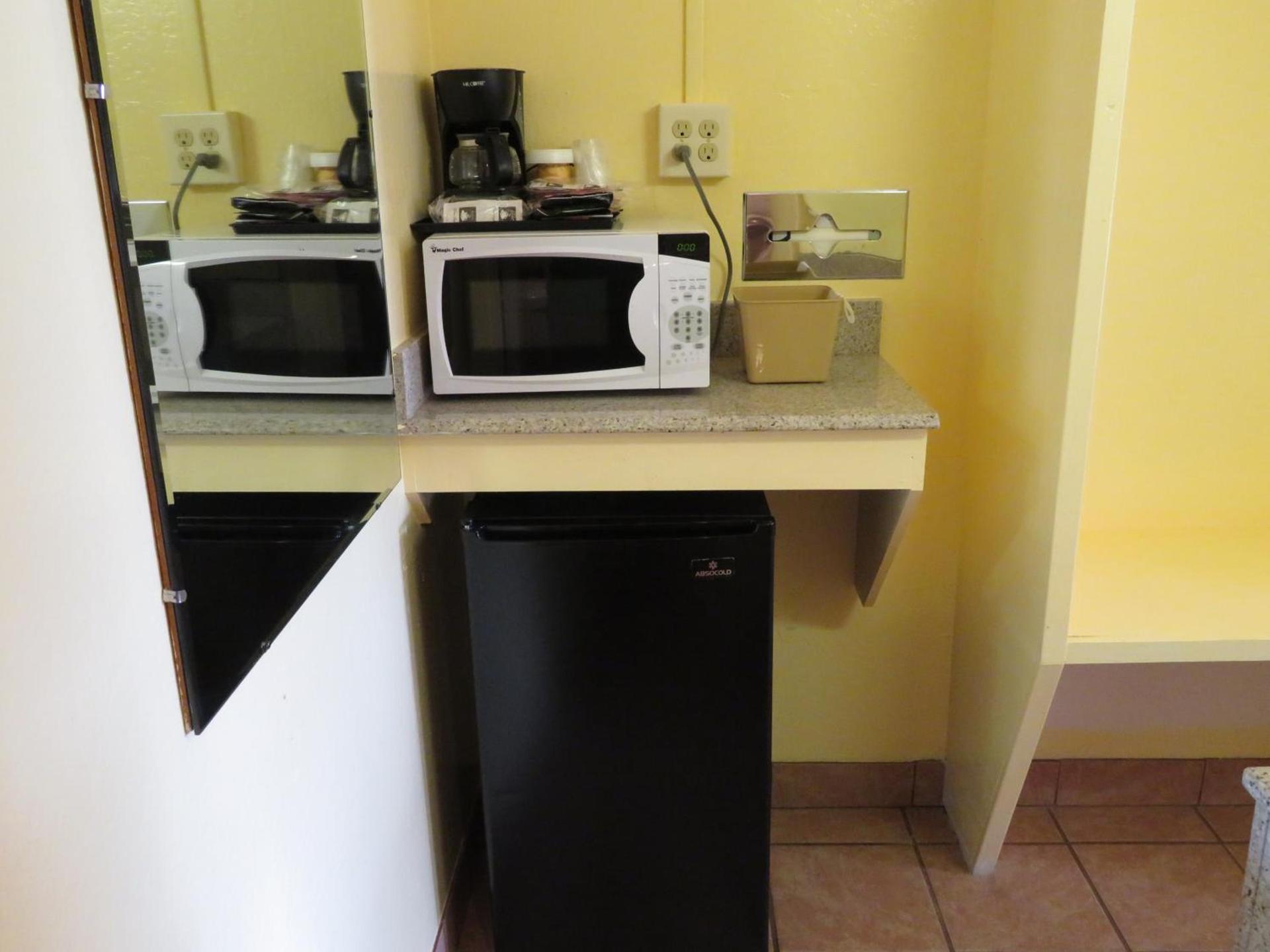 Royal Crest Motel photo 17