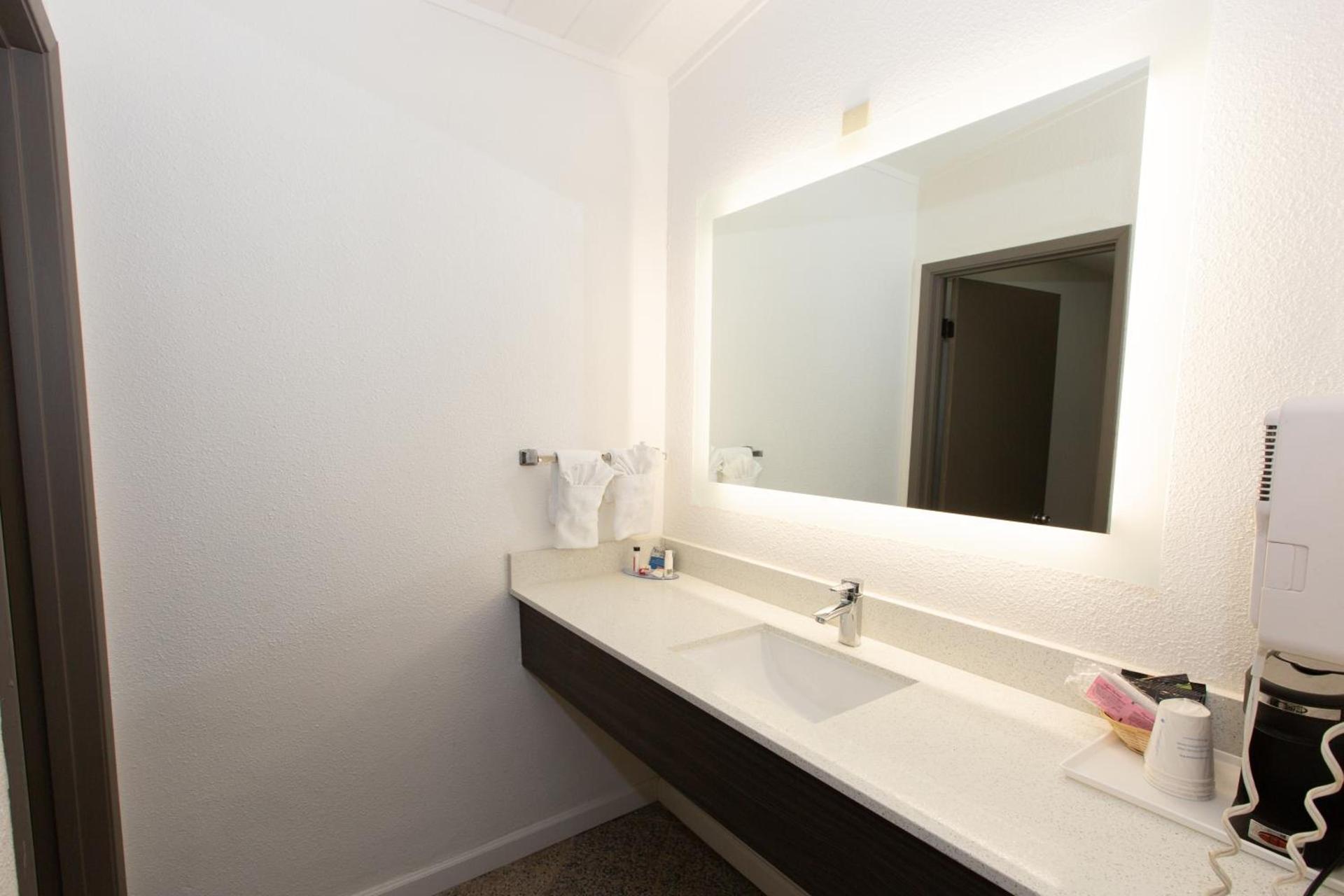SureStay Hotel by Best Western Seaside Monterey photo 33