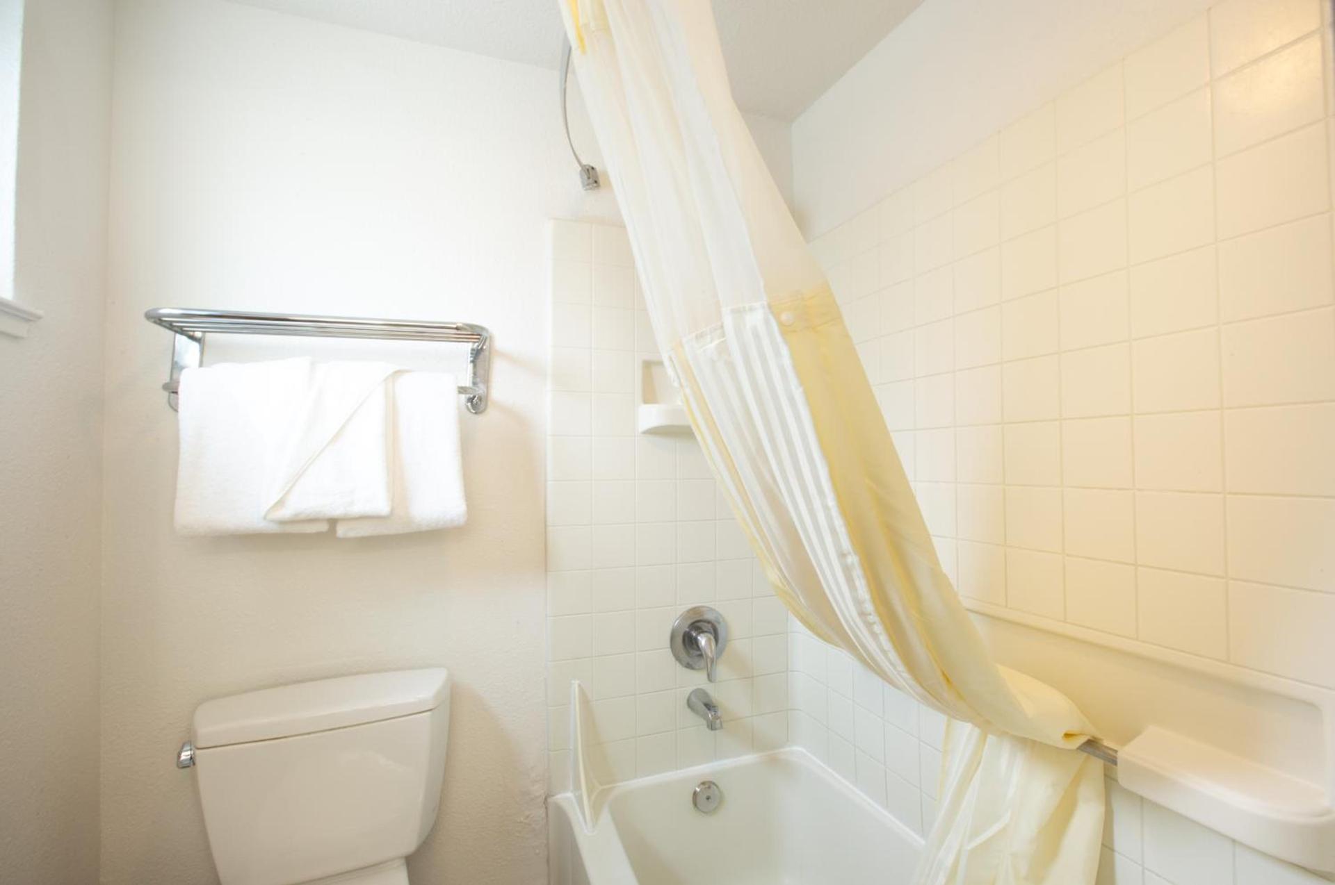 SureStay Hotel by Best Western Seaside Monterey photo 70