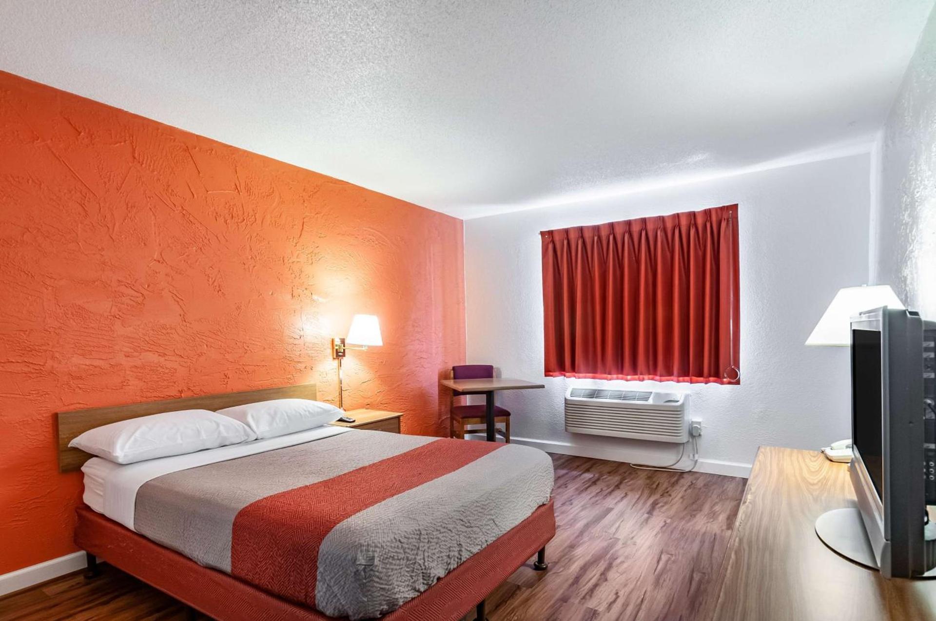 Motel 6-Naperville, IL photo 5
