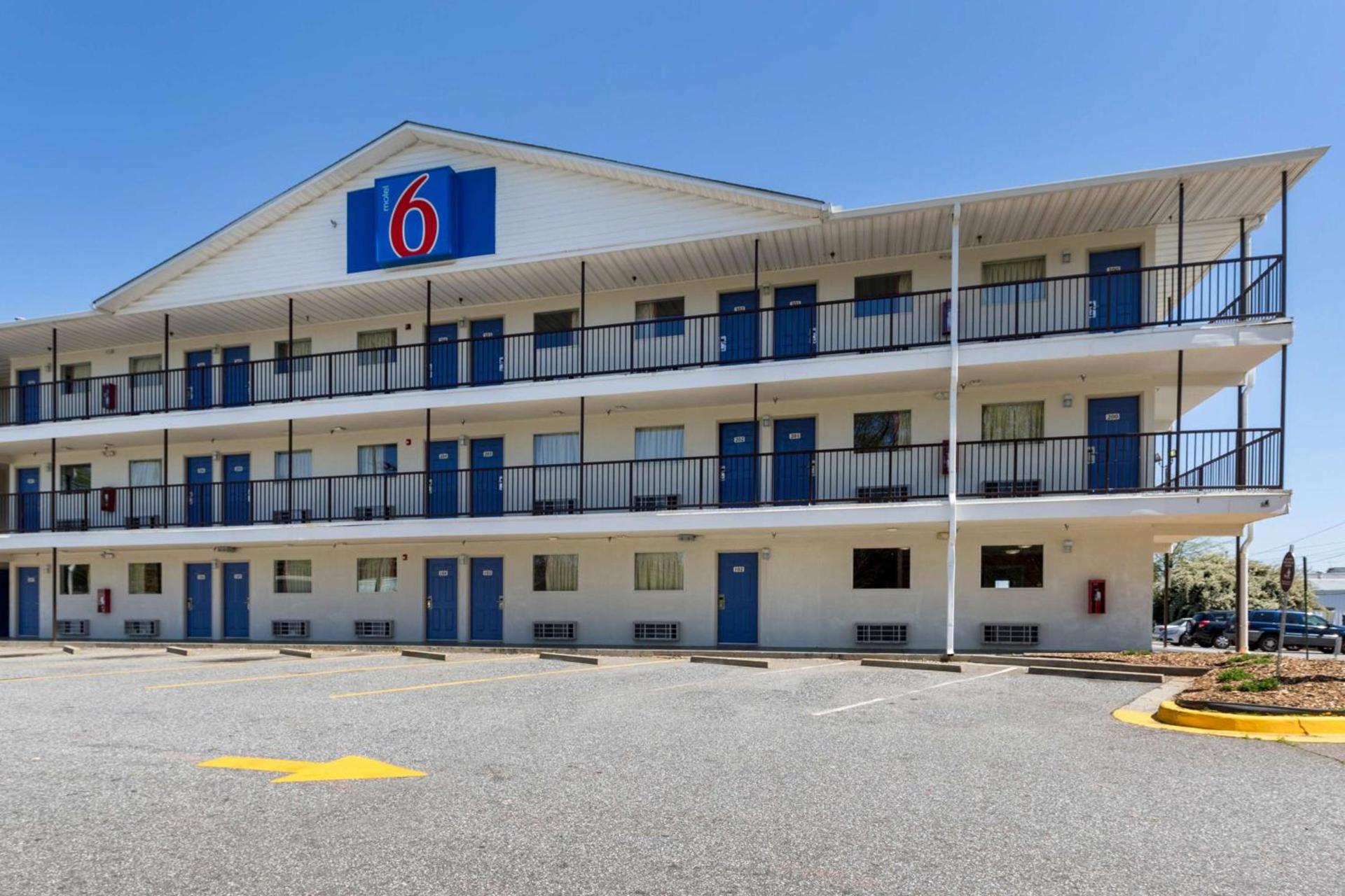 Motel 6-Greenville, SC photo 1