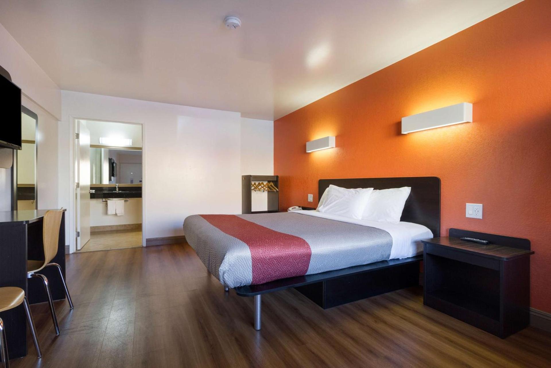 Motel 6-Claremont, CA photo 4