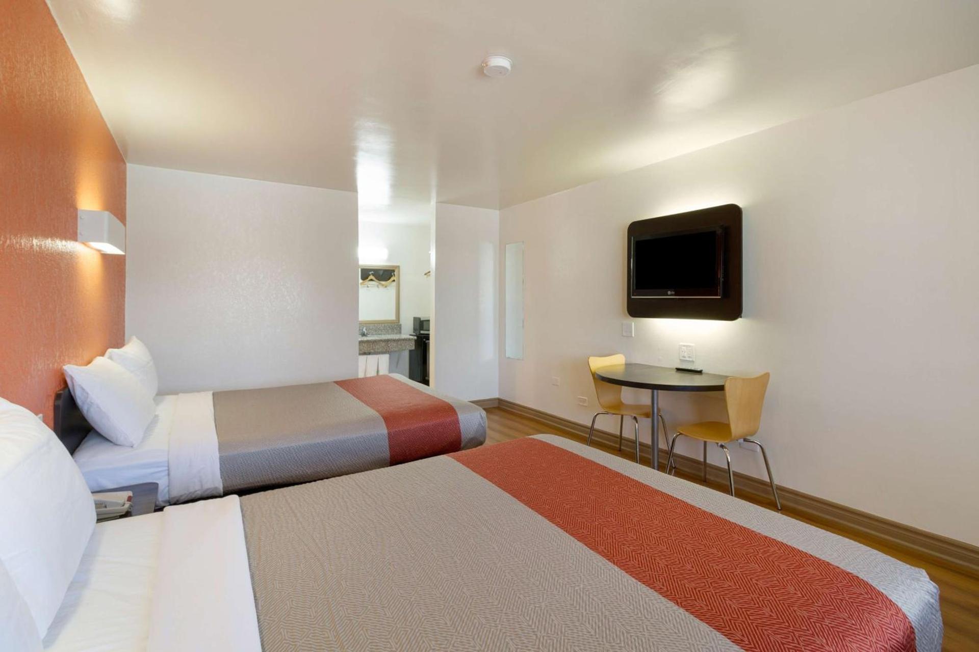 Motel 6-Claremont, CA photo 11