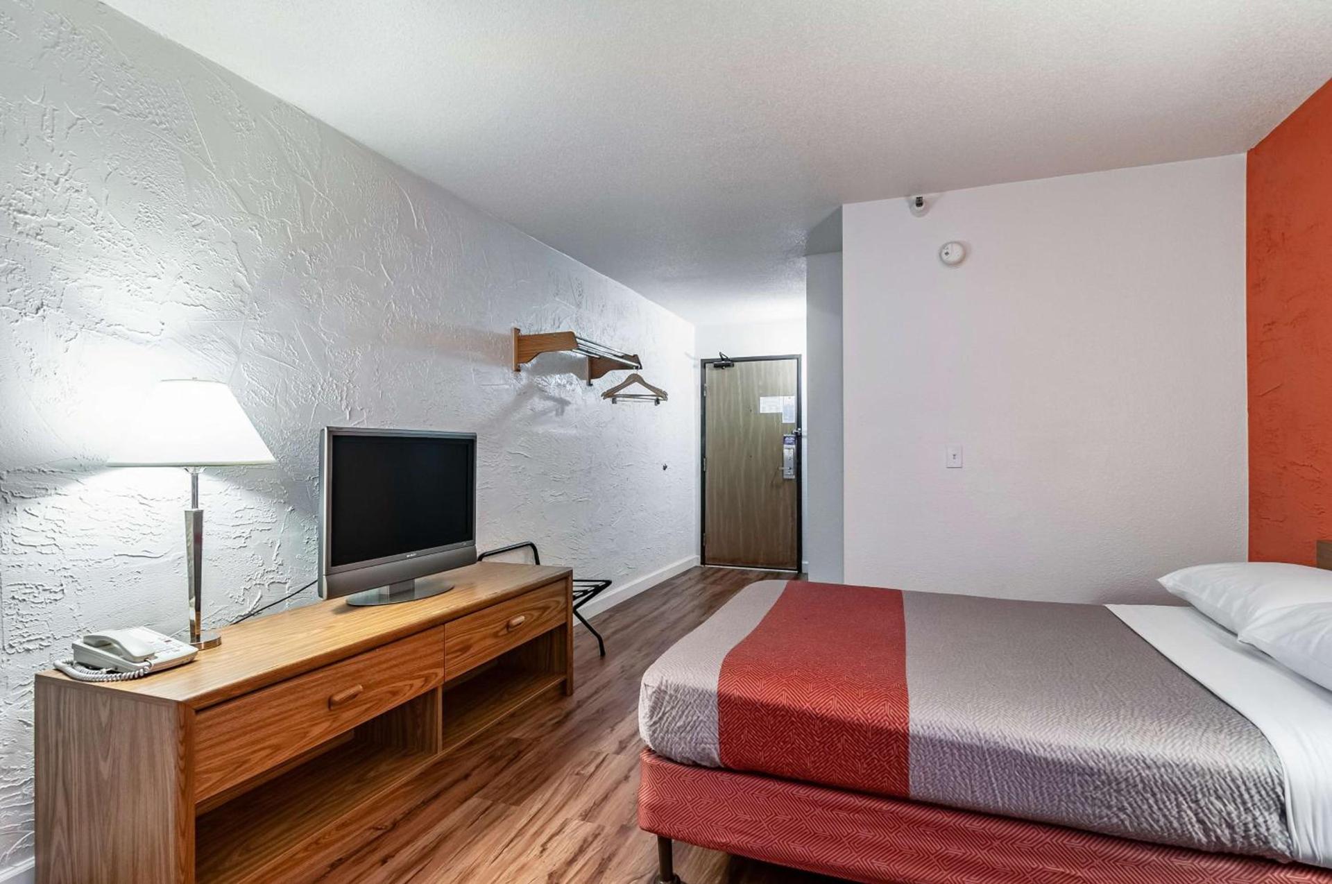 Motel 6-Naperville, IL photo 6