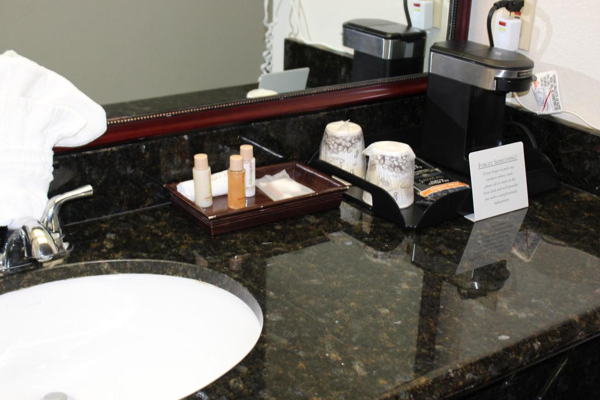 O'Cairns Inn and Suites photo 18