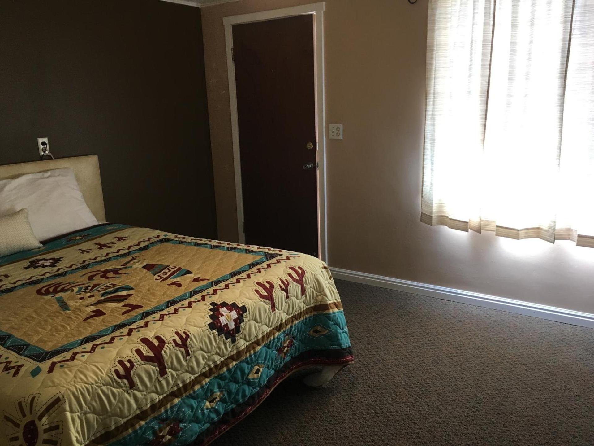 Sun -N- Sand Motel photo 14