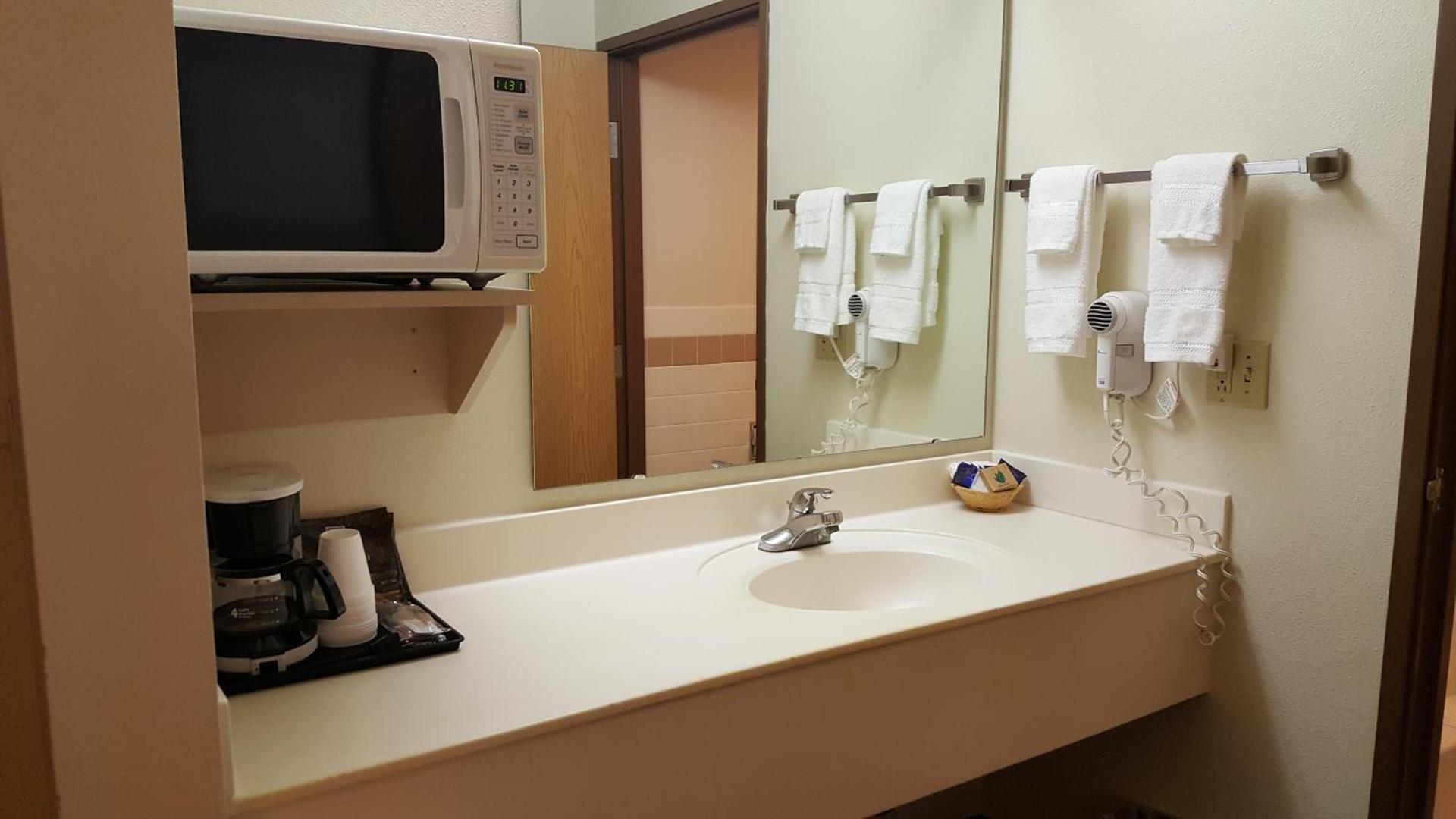 Motel 6 Norway MI photo 30