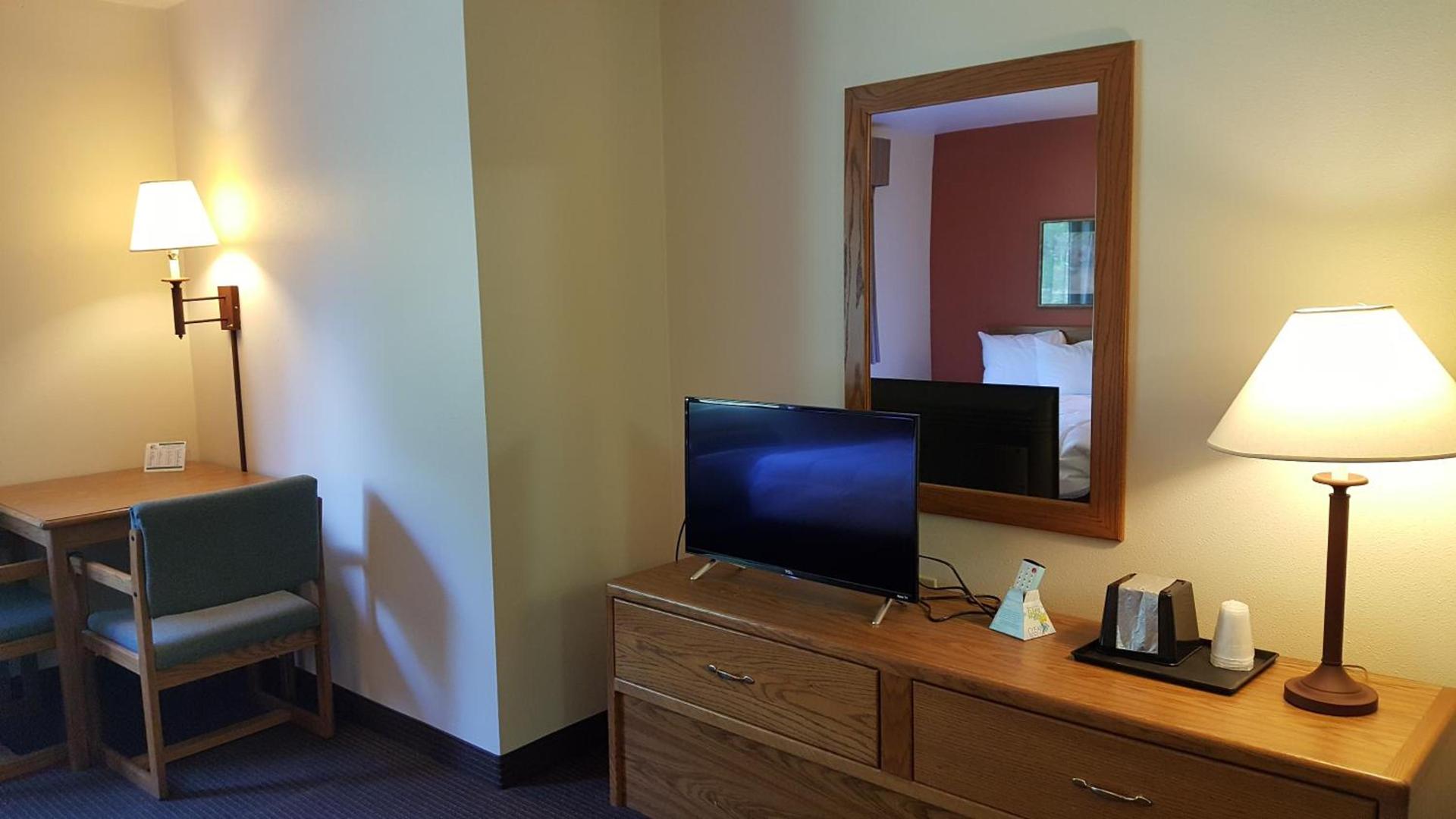 Motel 6 Norway MI photo 31