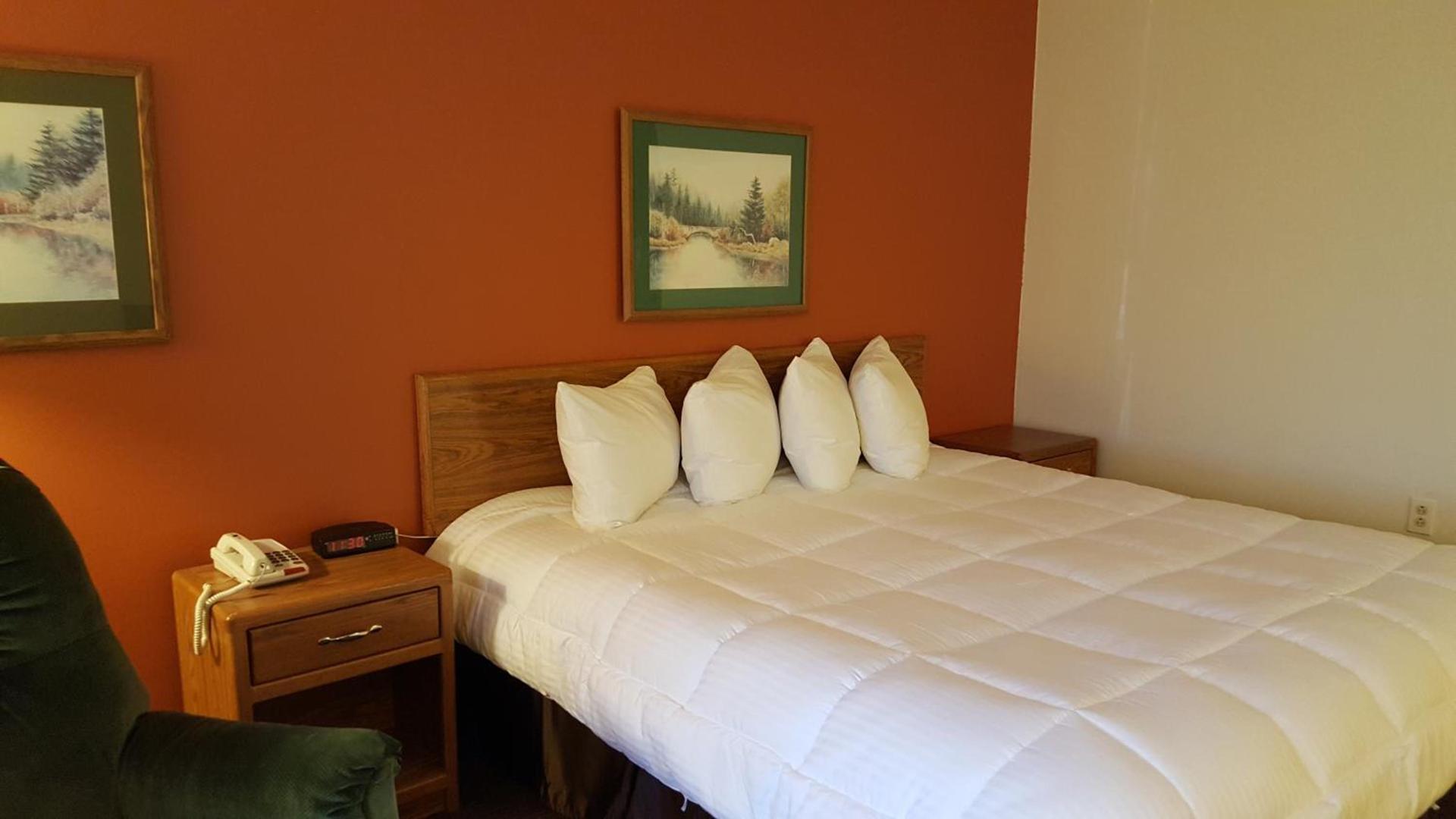 Motel 6 Norway MI photo 29