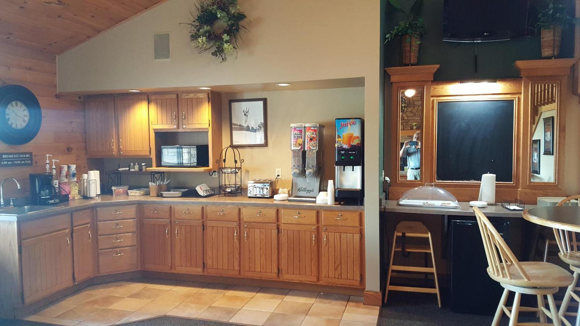 Motel 6 Norway MI photo 23