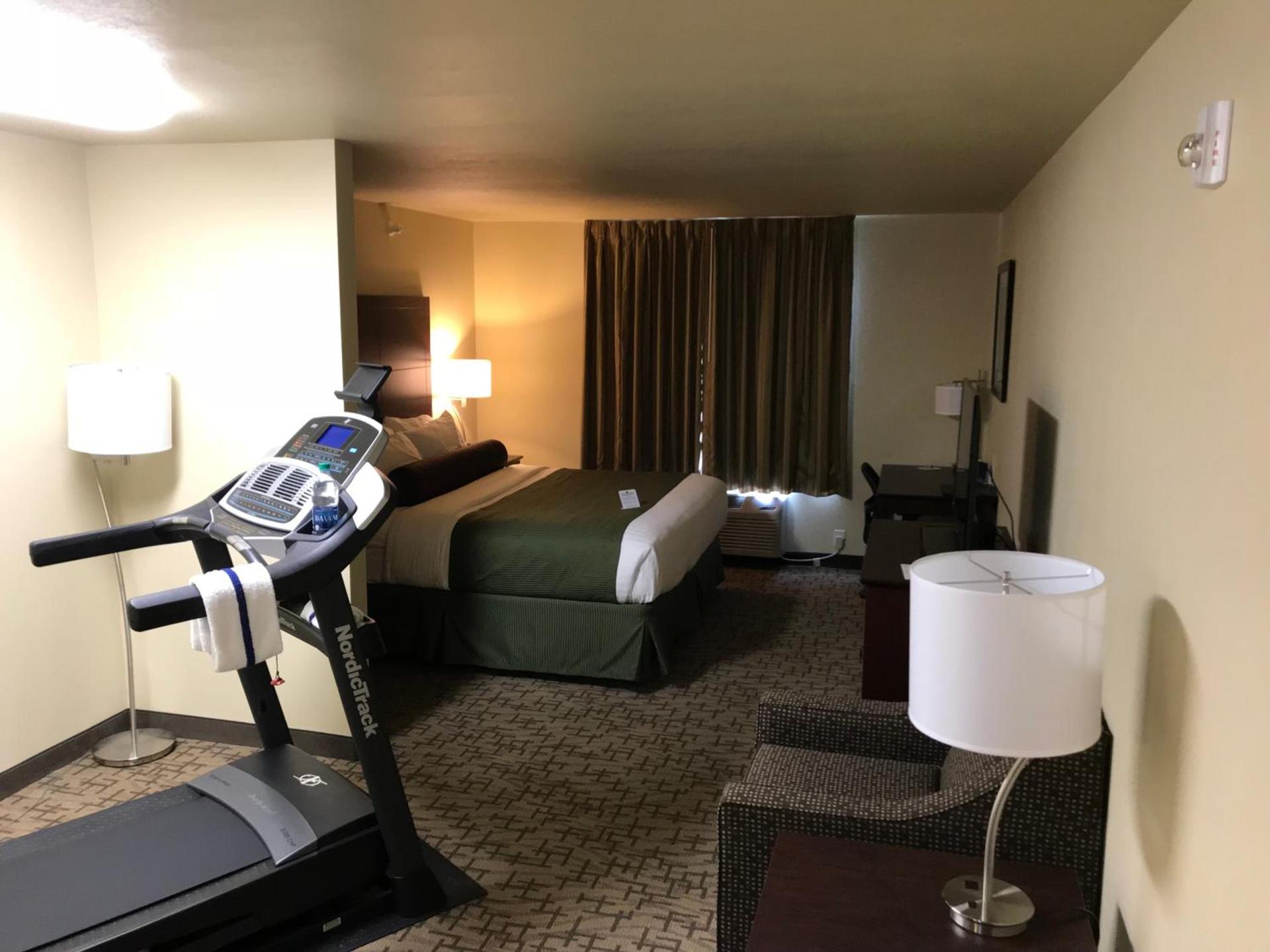 Cobblestone Hotel & Suites - Devils Lake photo 9