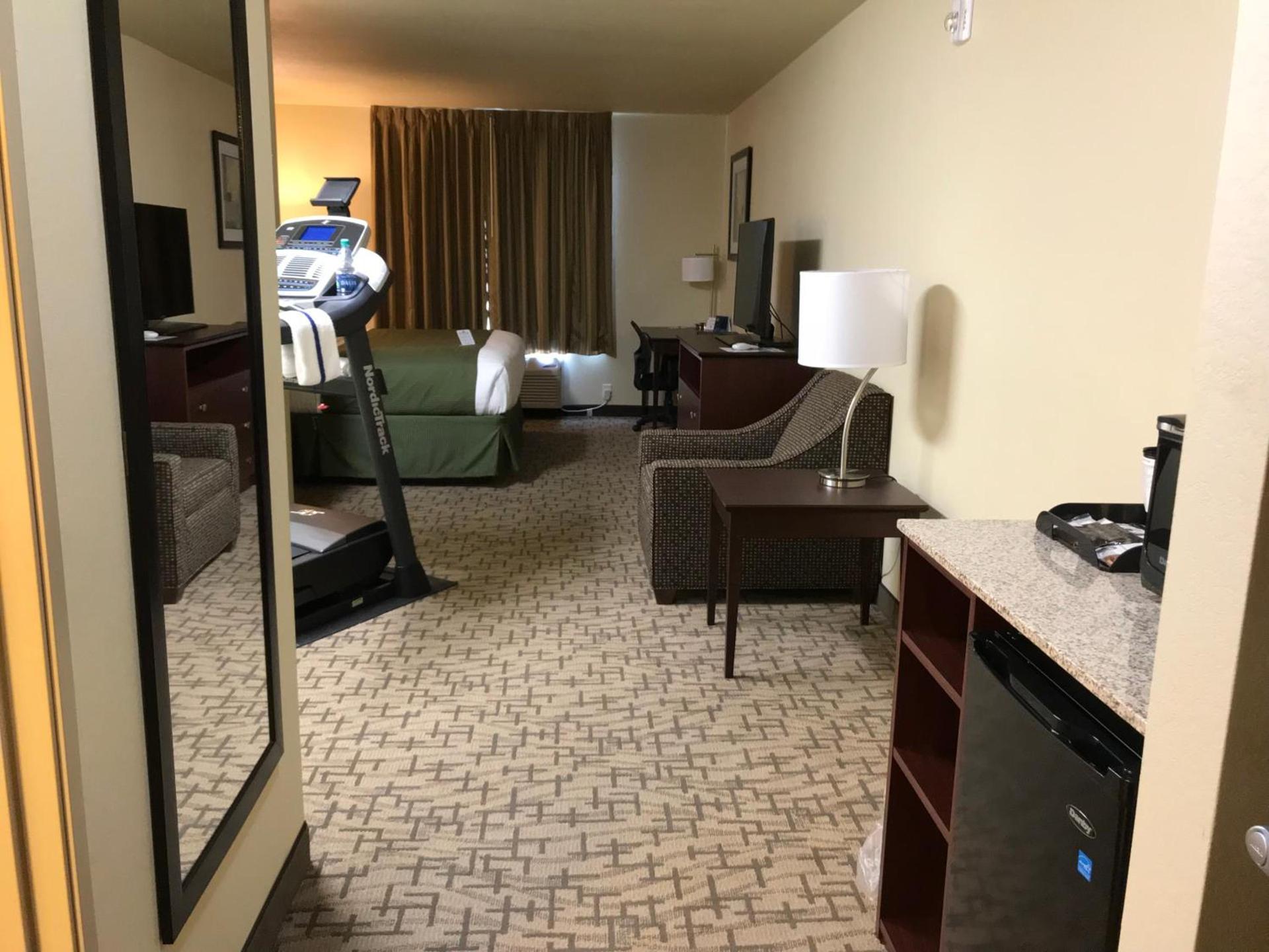 Cobblestone Hotel & Suites - Devils Lake photo 8