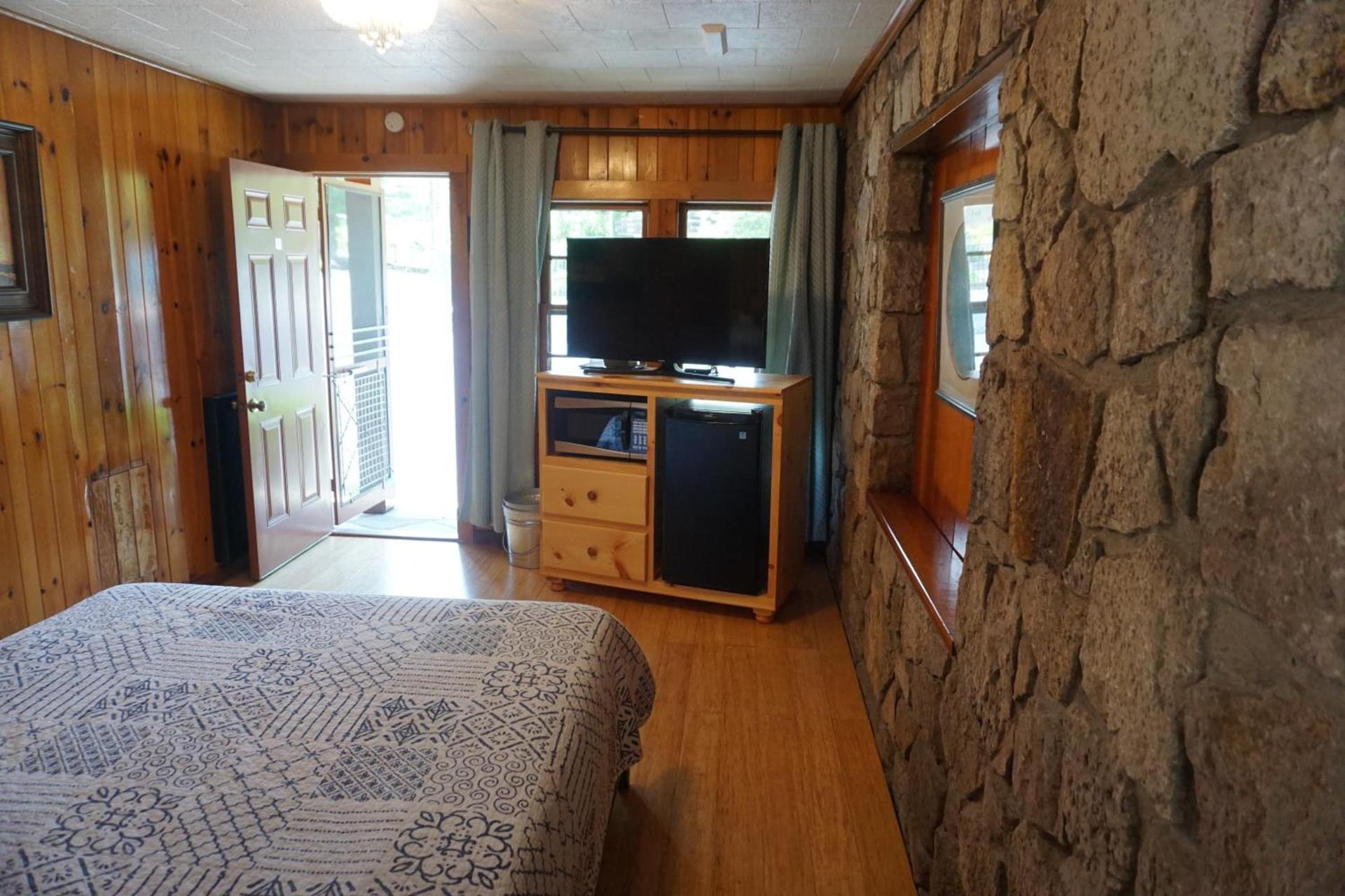 Marshall's Creek Rest Motel photo 44