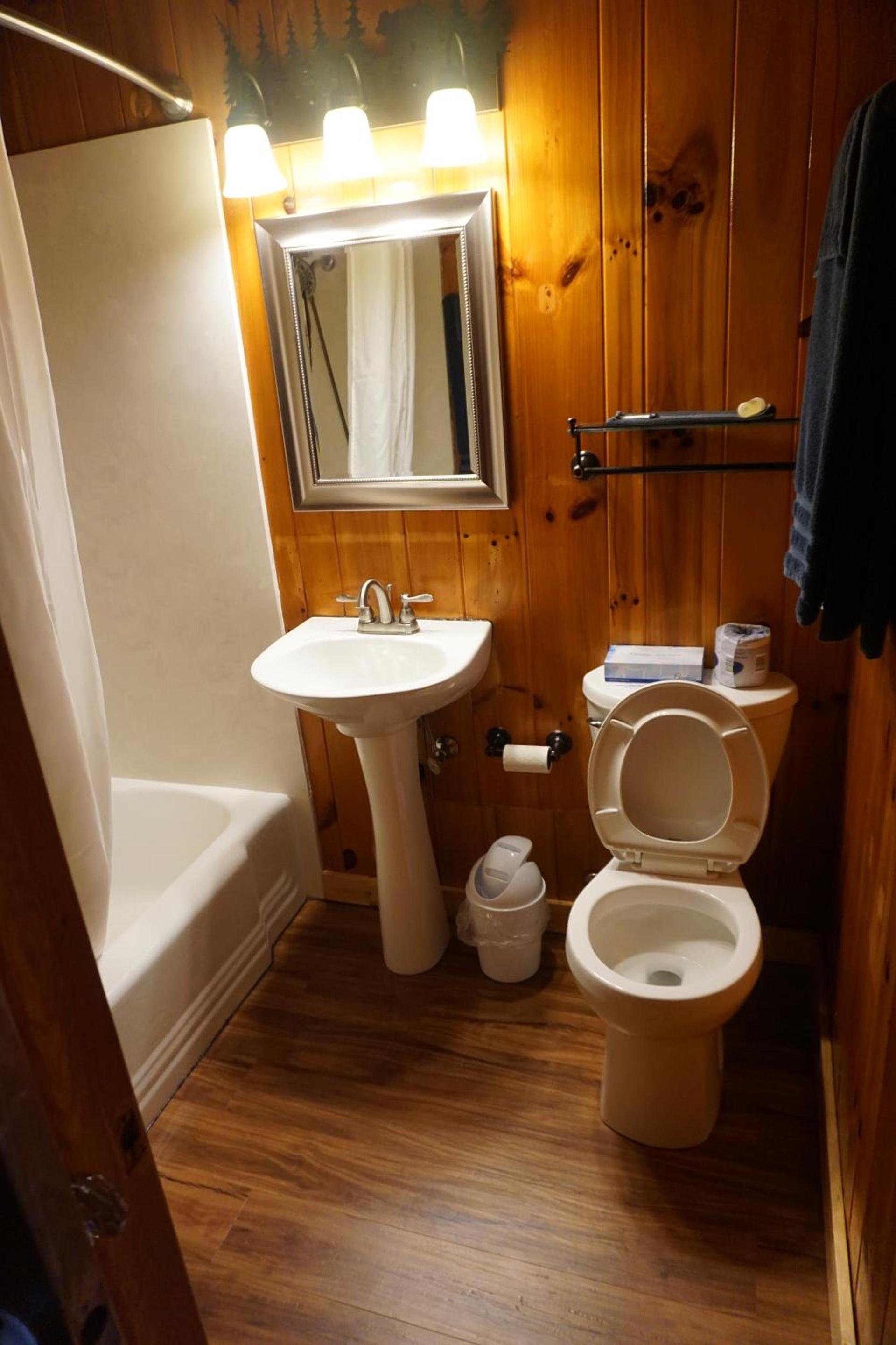 Marshall's Creek Rest Motel photo 83