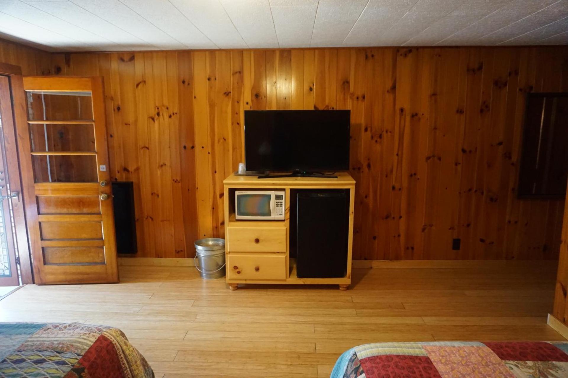 Marshall's Creek Rest Motel photo 82