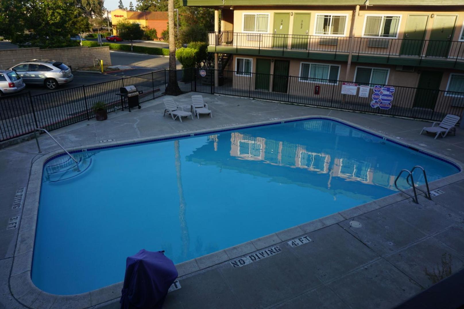 Americas Best Value Inn Thousand Oaks photo 6