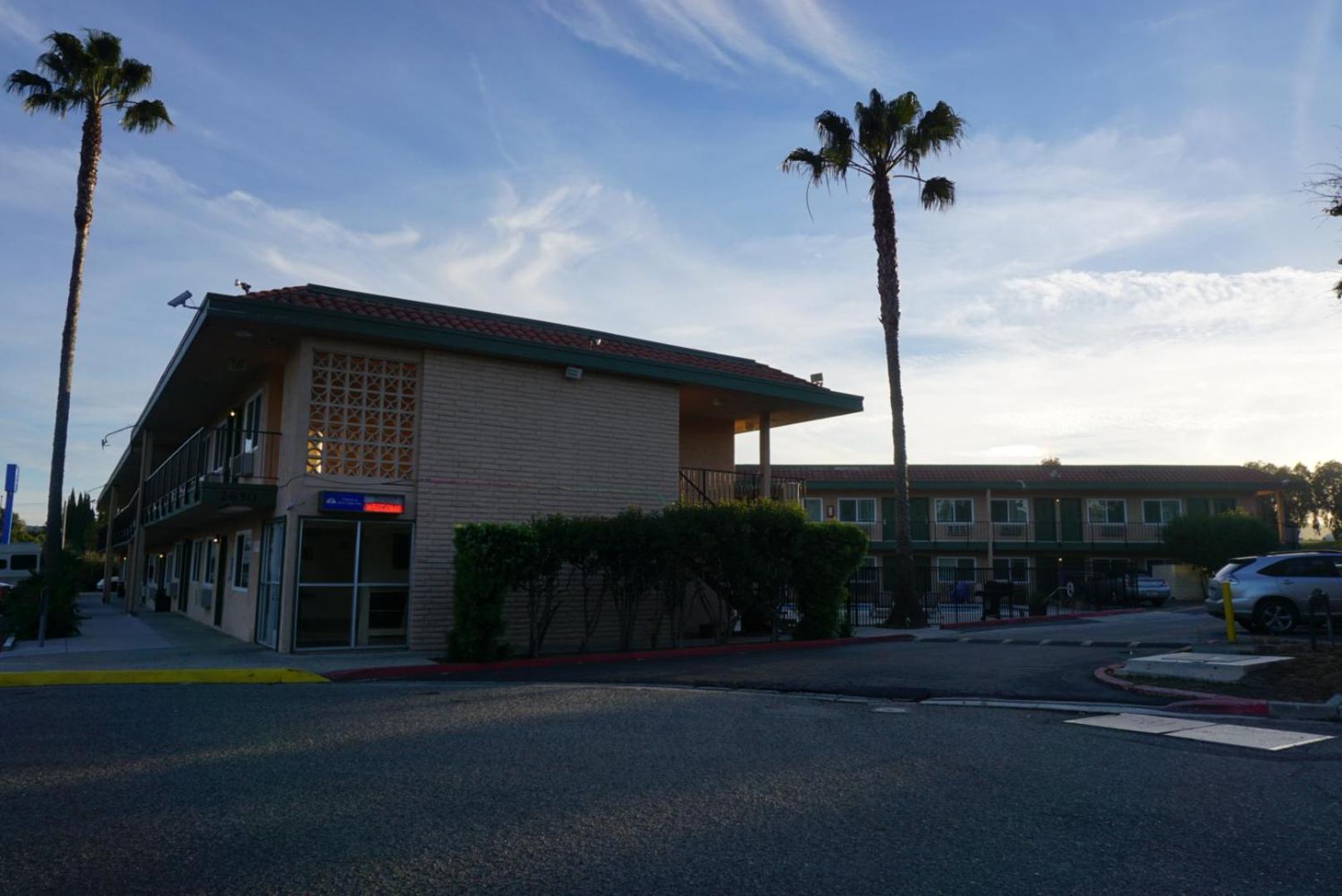Americas Best Value Inn Thousand Oaks photo 8