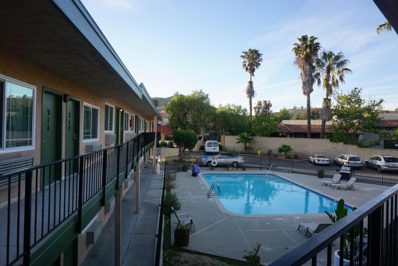 Americas Best Value Inn Thousand Oaks photo 3
