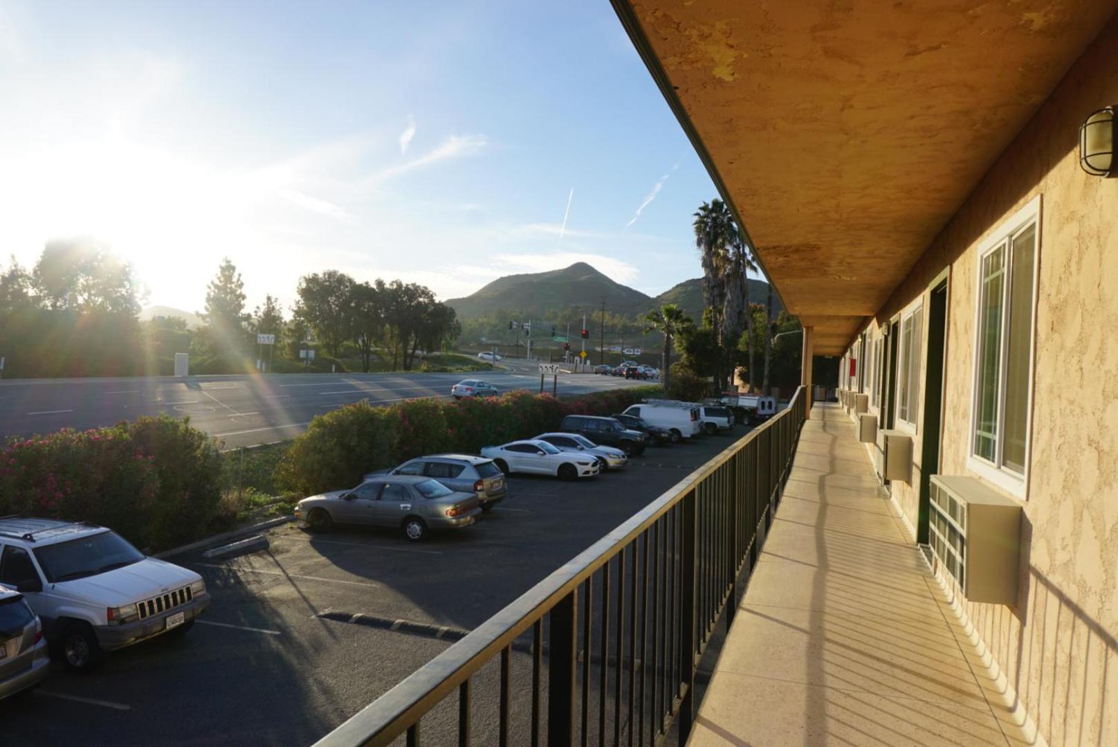 Americas Best Value Inn Thousand Oaks photo 9