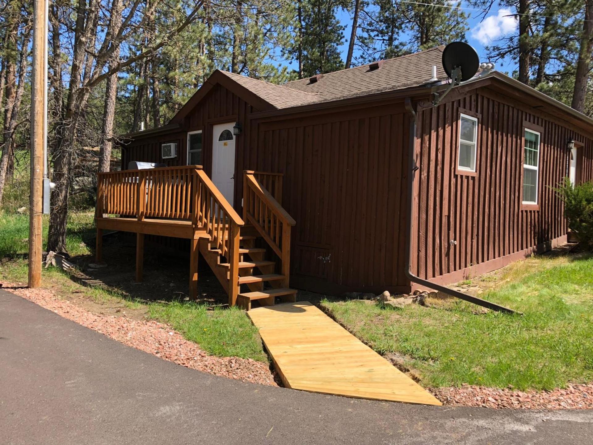 Rockerville Lodge & Cabins photo 100