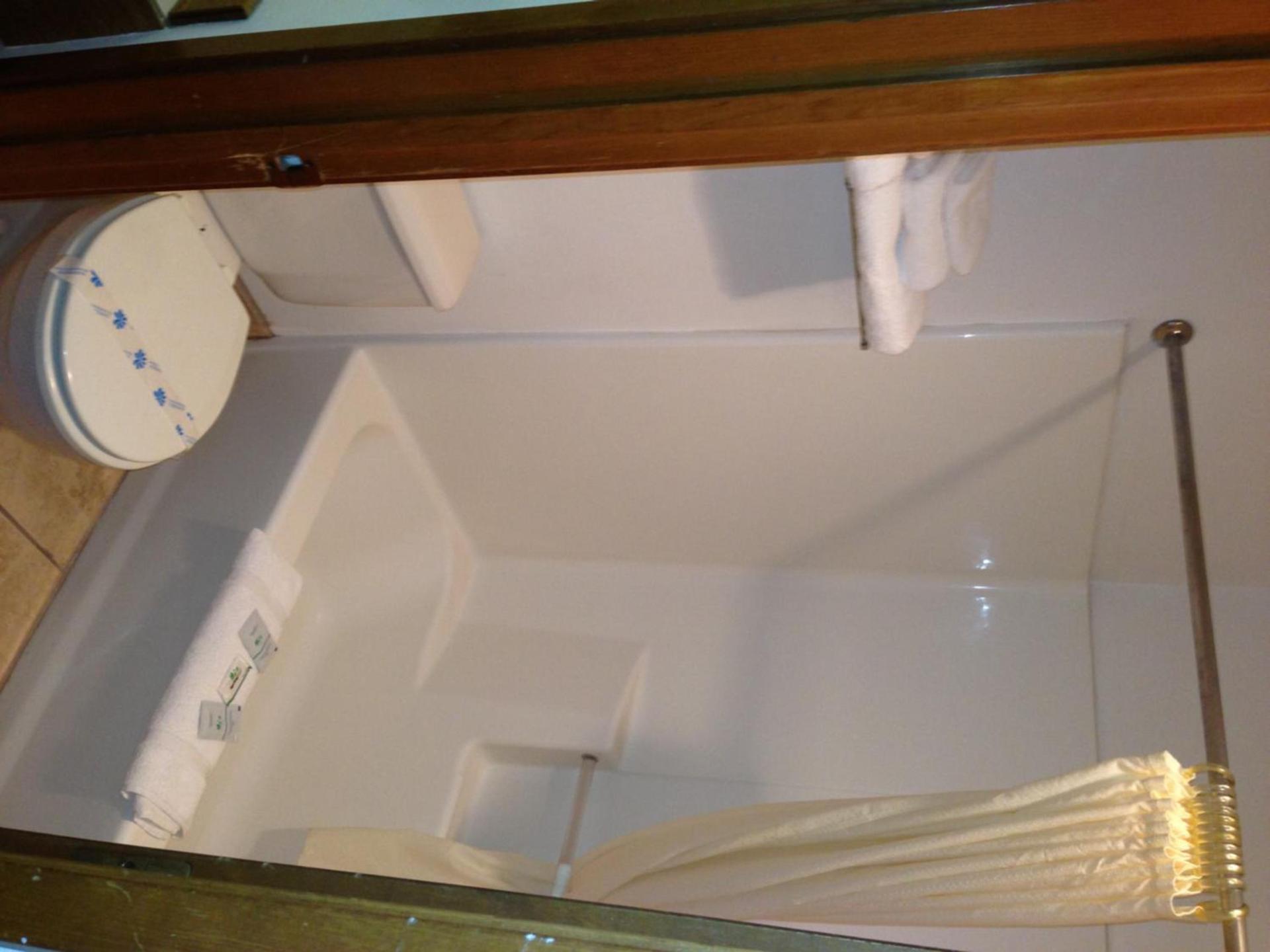 Bay City Inn photo 6