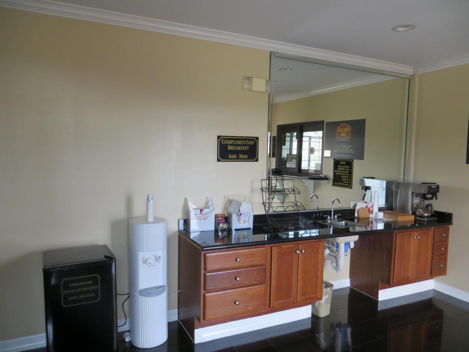 Palace Inn Westheimer photo 13