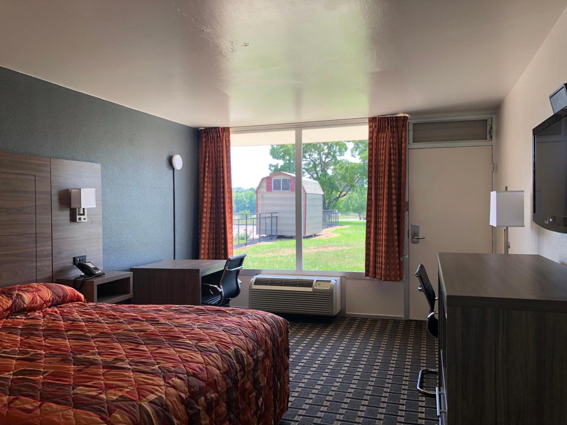 Mid Continent Inn photo 12