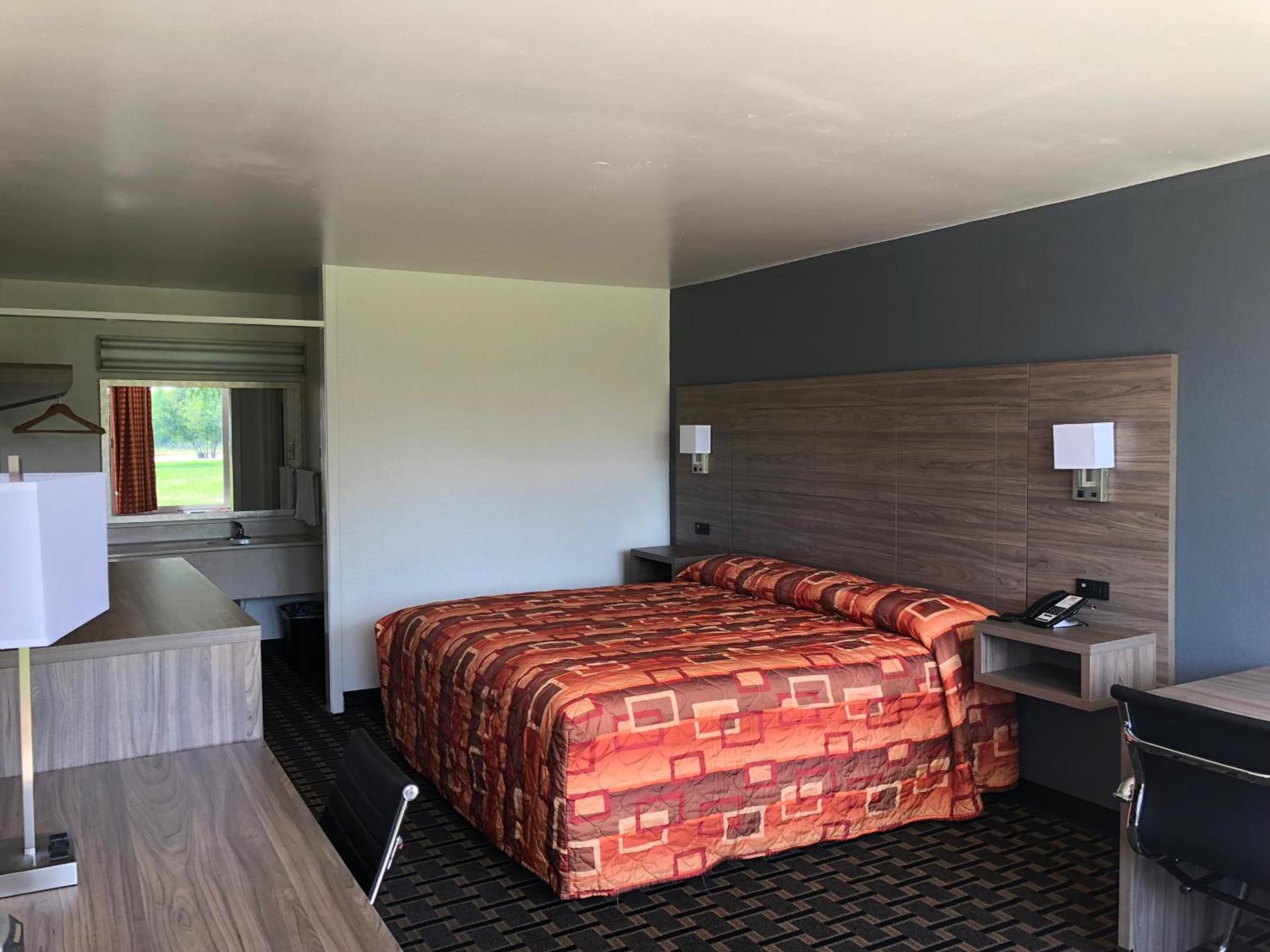 Mid Continent Inn photo 11
