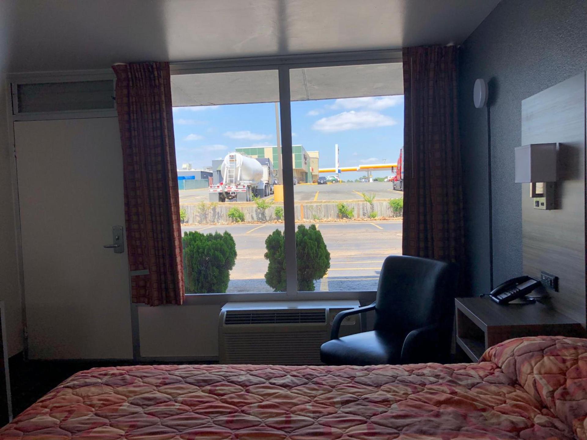 Mid Continent Inn photo 5